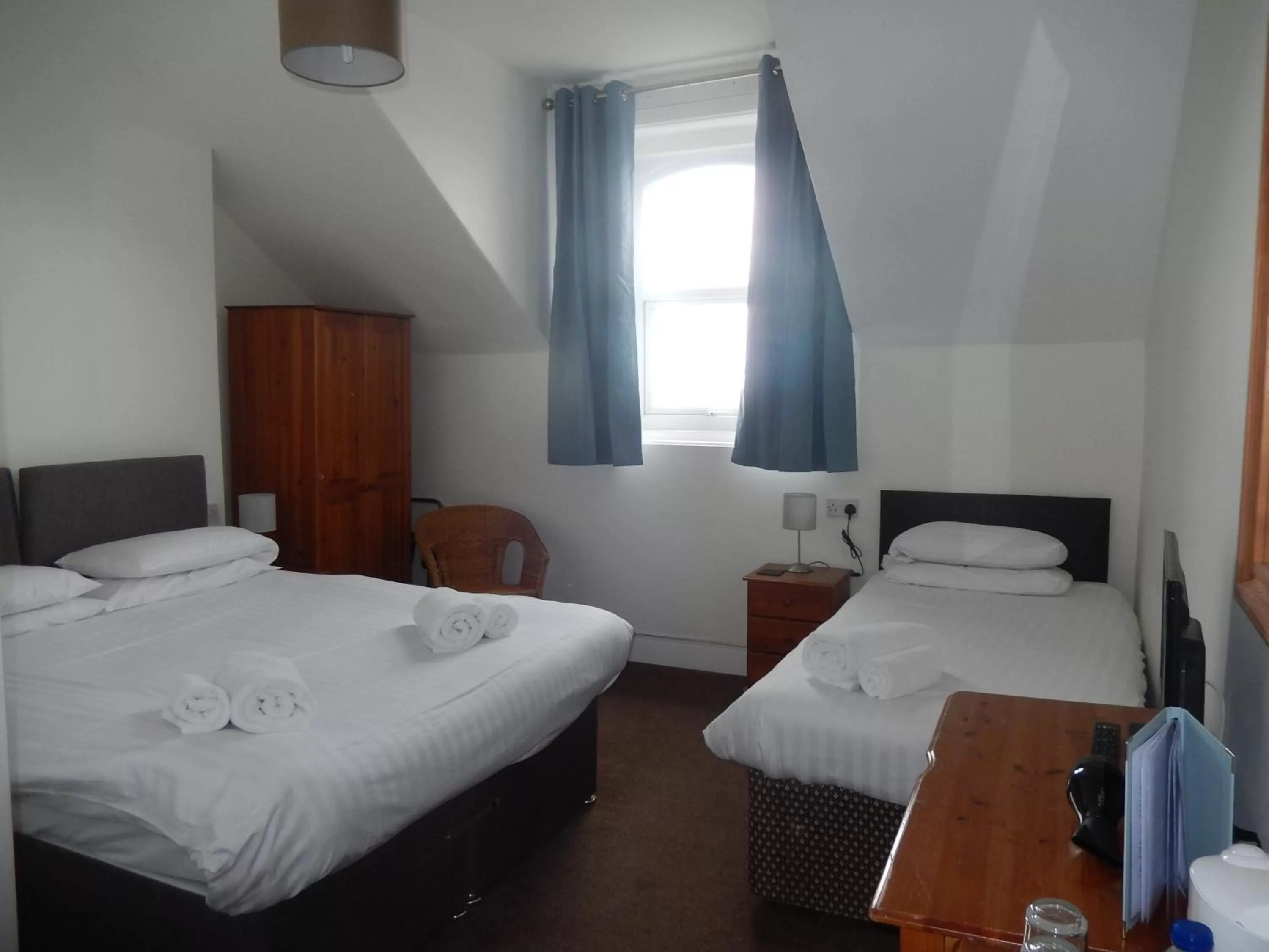 Photo of the whole room, Bed in The Oasis Hotel