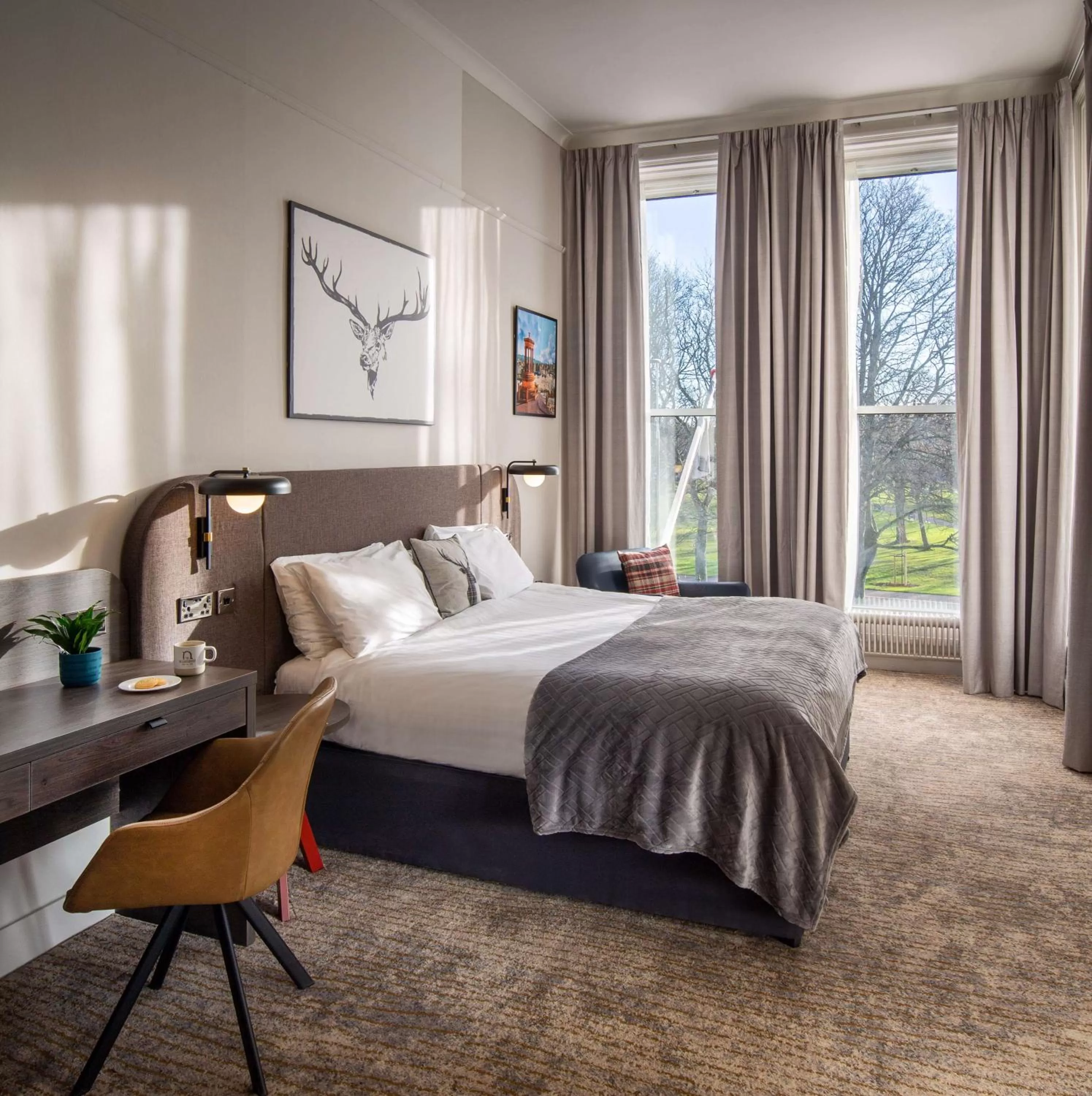 Photo of the whole room, Bed in Bruntsfield Hotel