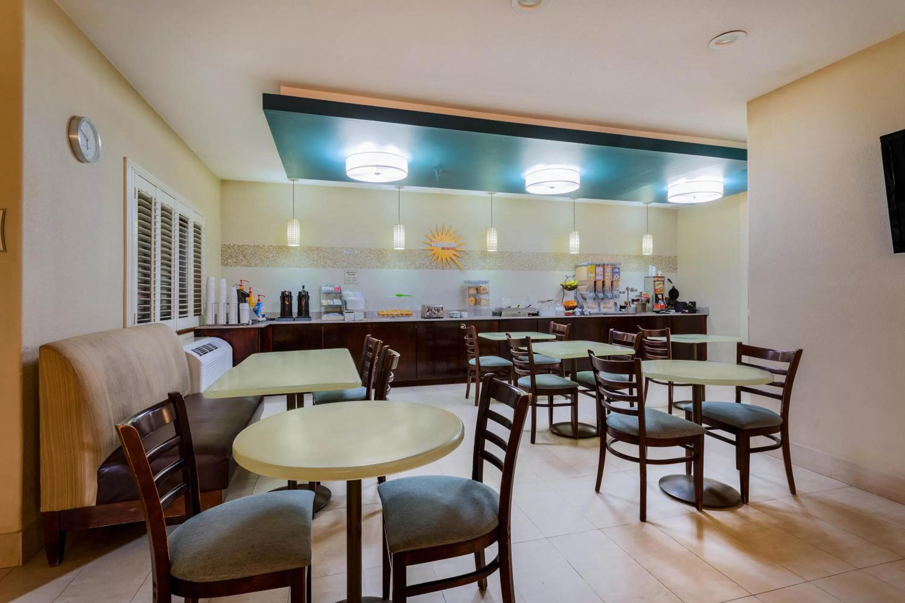 Food and drinks in La Quinta by Wyndham Henderson-Northeast Denver