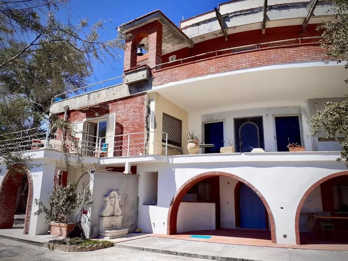 Property Building in Aci Brezza di Mare