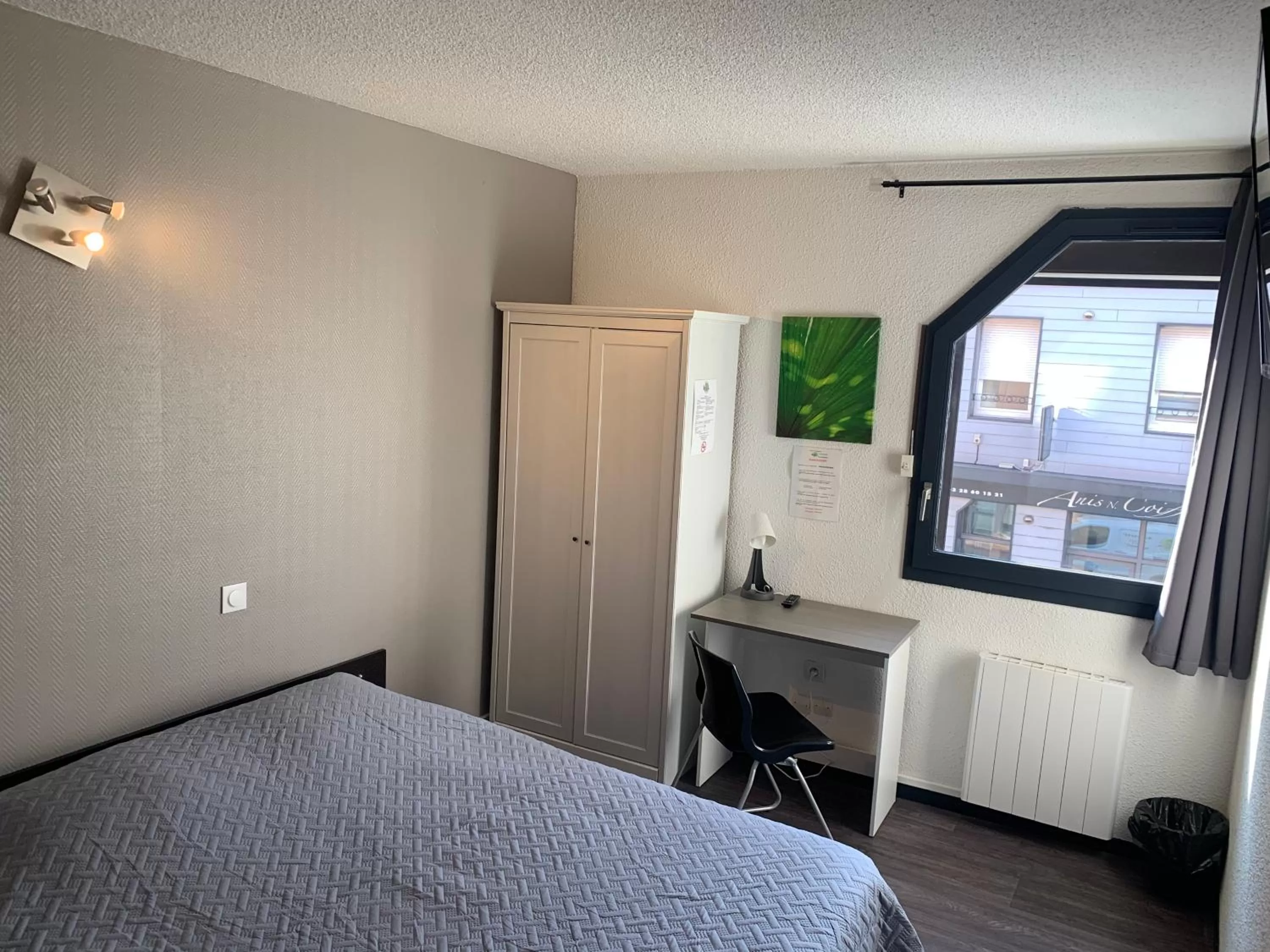 Photo of the whole room, Bed in Hotel Restaurant La Cuis'in