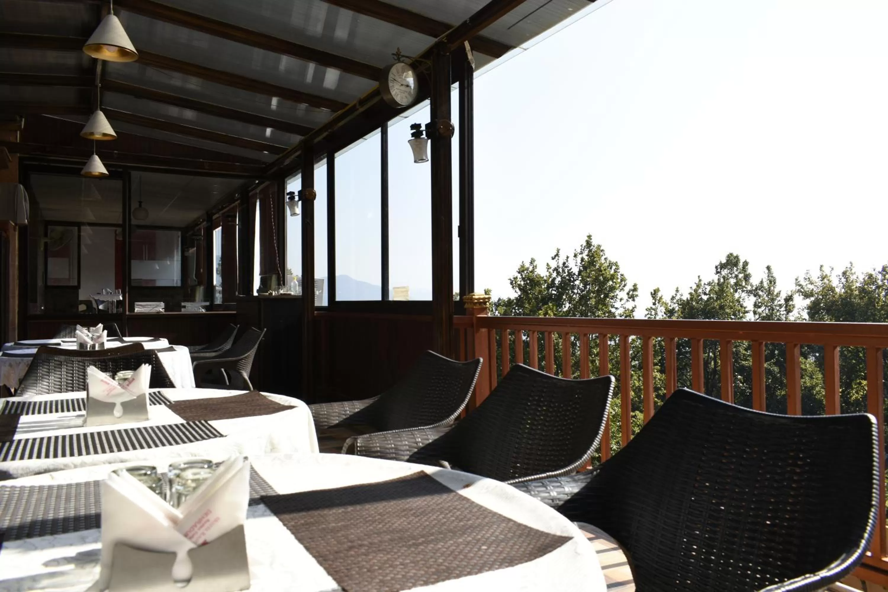 Restaurant/places to eat in Hotel Rajpur Heights