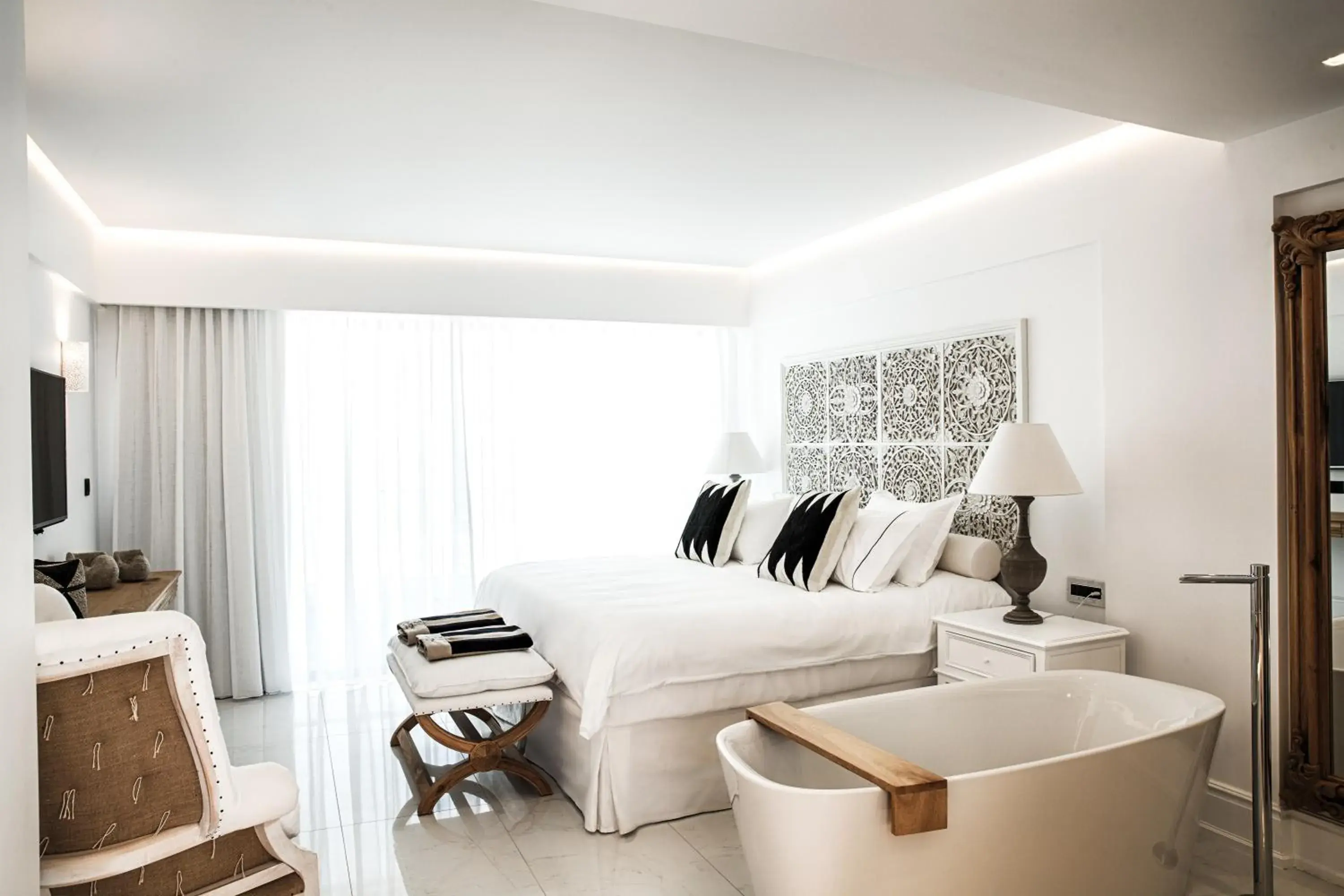 Luxury Guestroom with Sharing Pool in Abaton Island Resort & Spa Luxury Guestroom with Sharing Pool in Abaton Island Resort & Spa