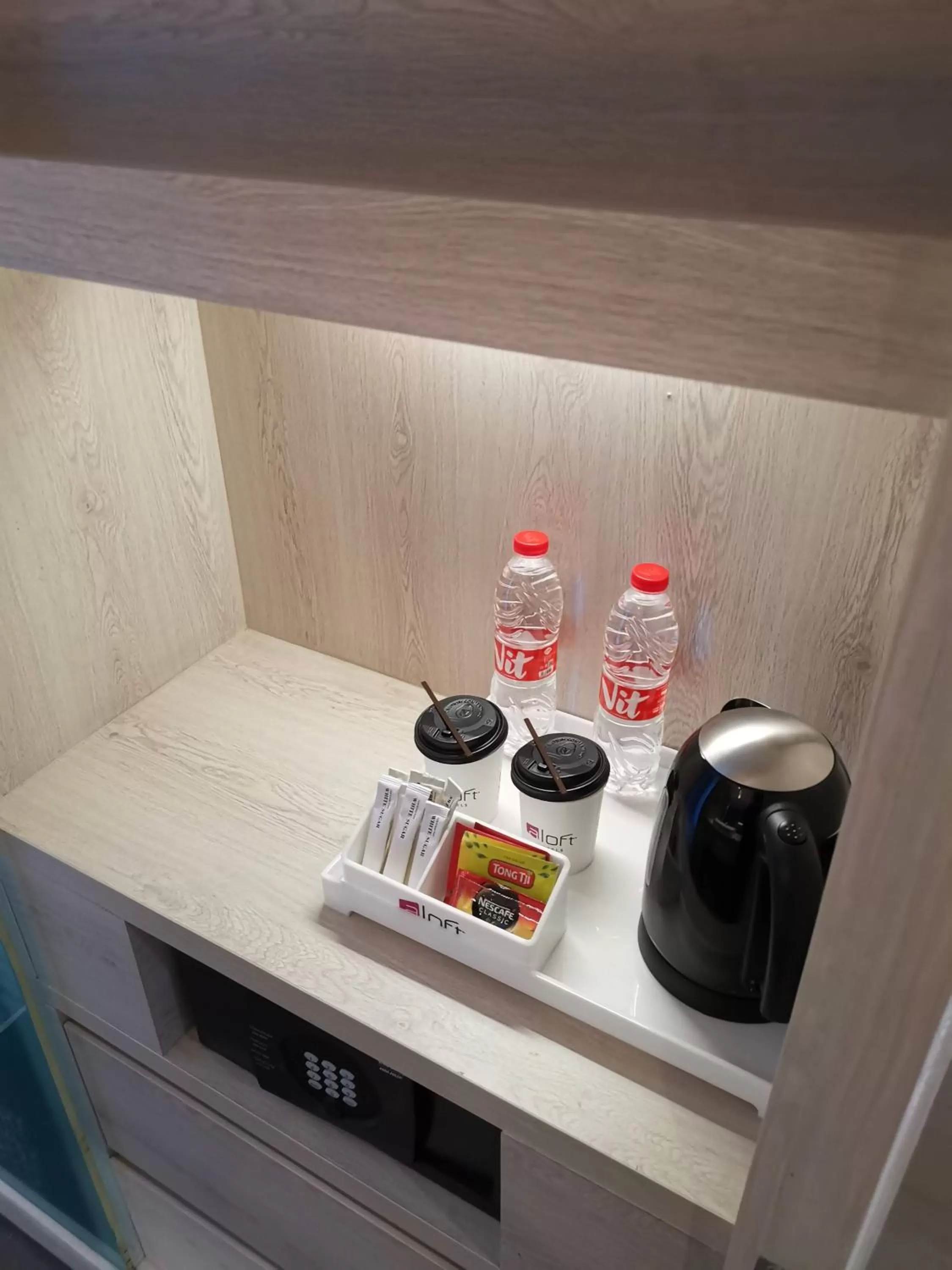 Coffee/tea facilities in Aloft Jakarta Wahid Hasyim