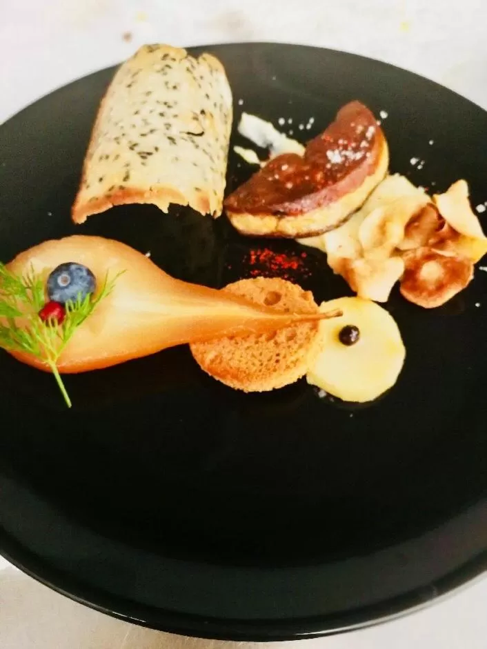 Restaurant/places to eat, Food in Le Cheval Blanc