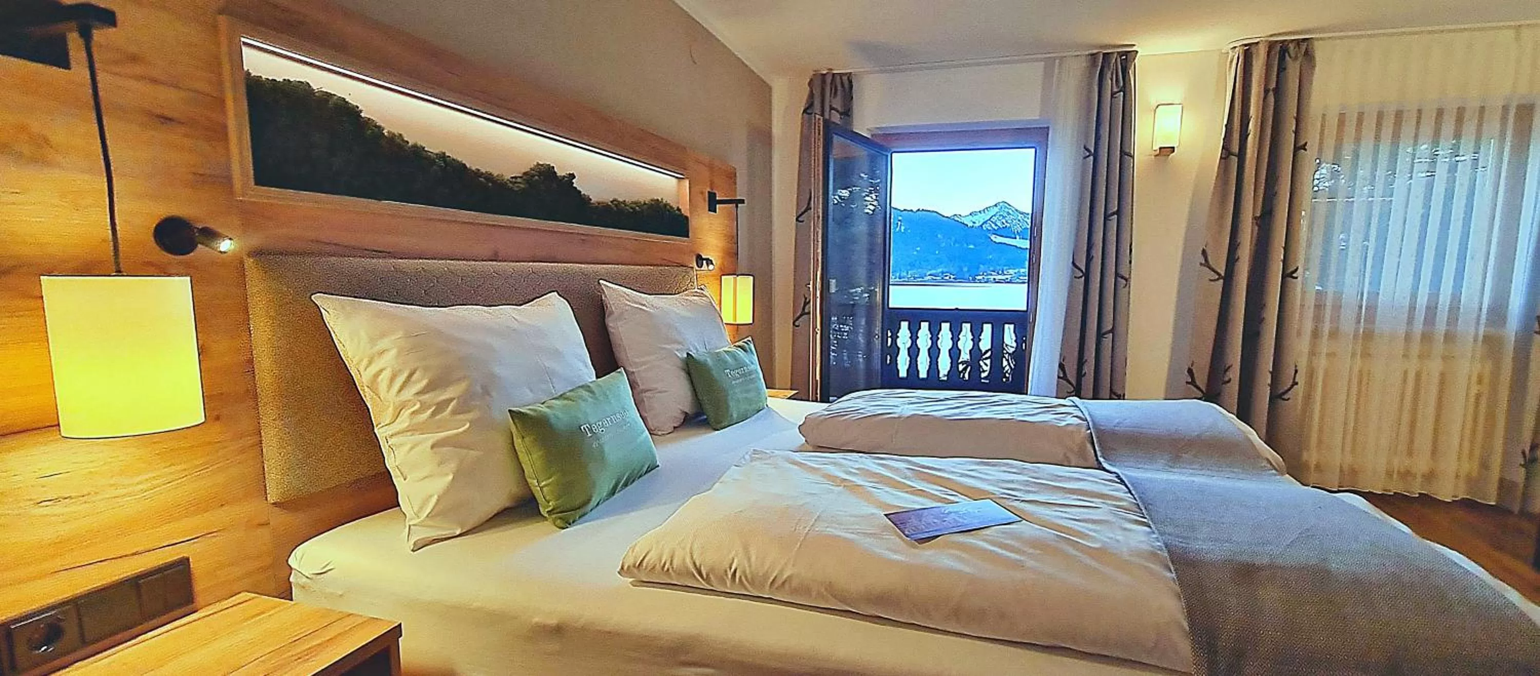 Lake view, Bed in Seehotel zur Post