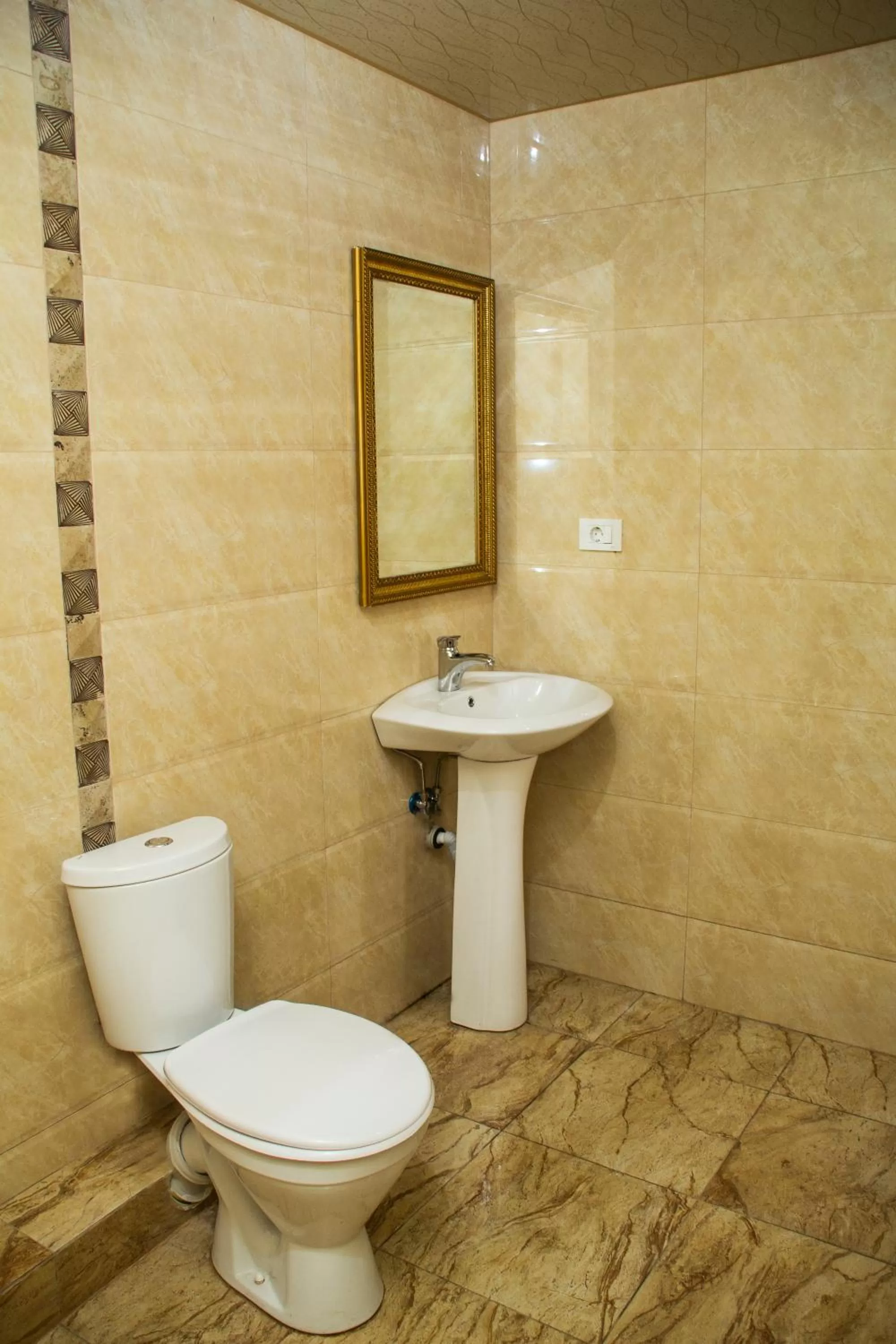 Shower, Bathroom in Mirage Hotel