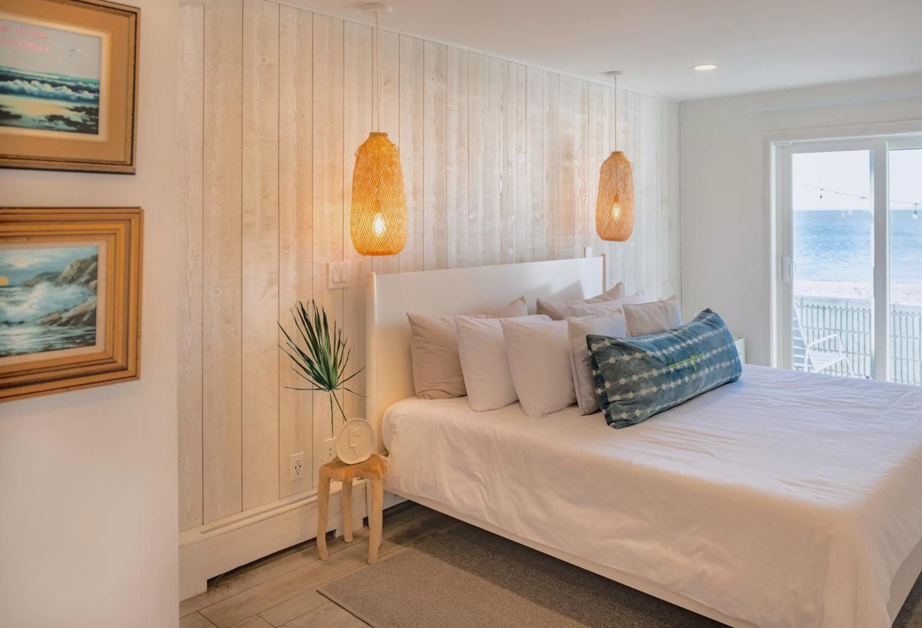 View (from property/room), Bed in The Surfside Hotel