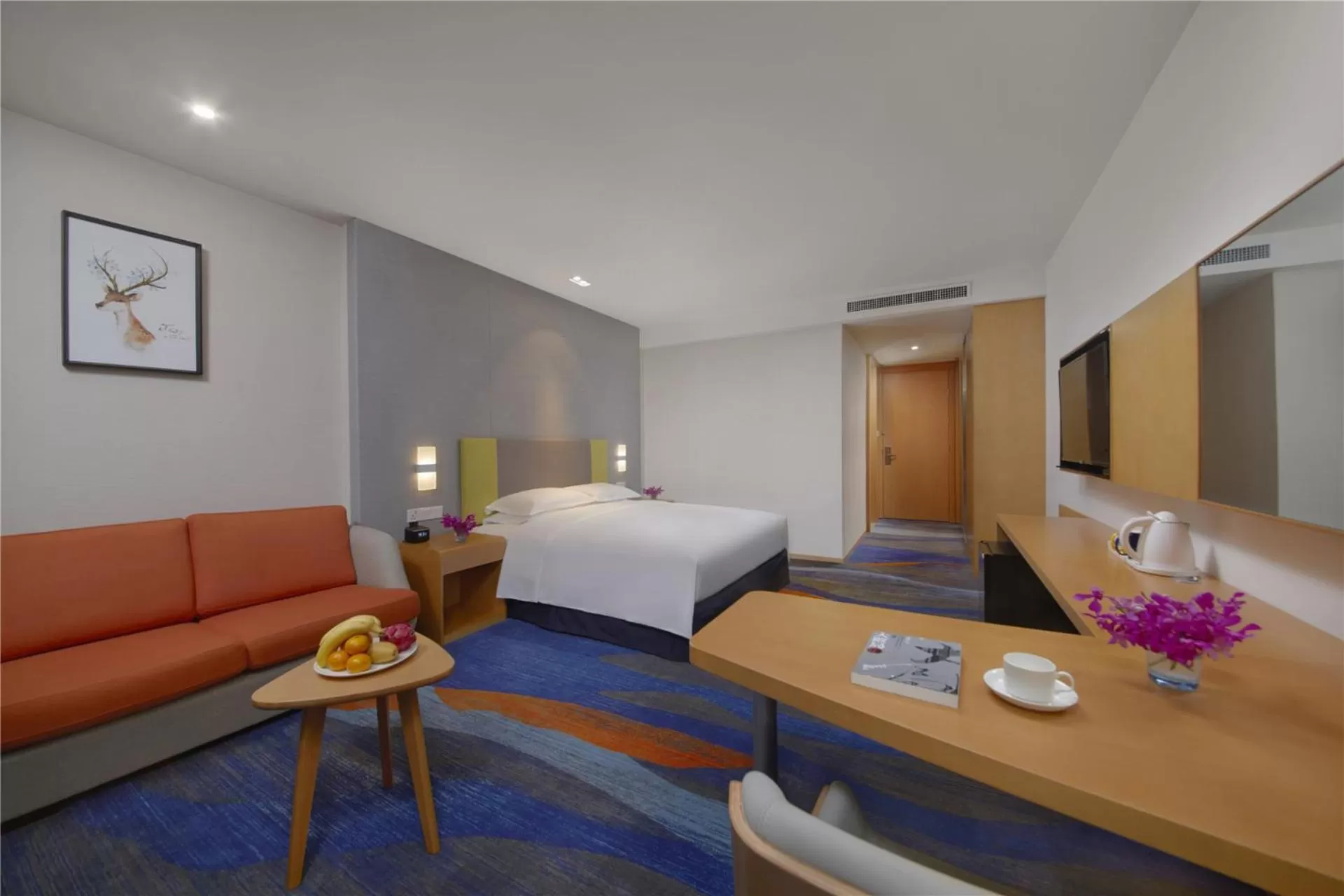 Photo of the whole room, Bed in Holiday Inn Express Zhengzhou Zhengdong by IHG