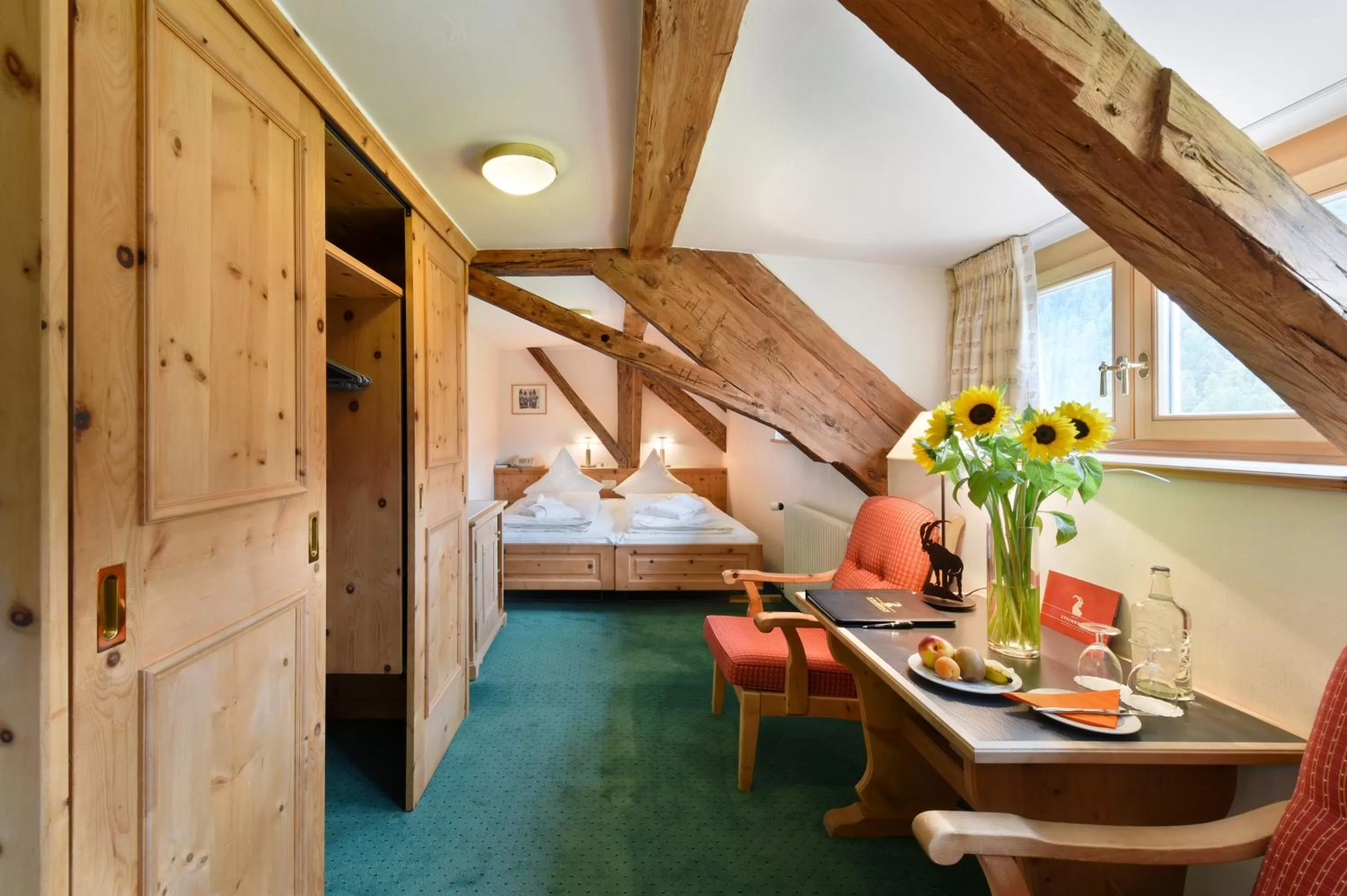 Photo of the whole room in Hotel Steinbock Pontresina