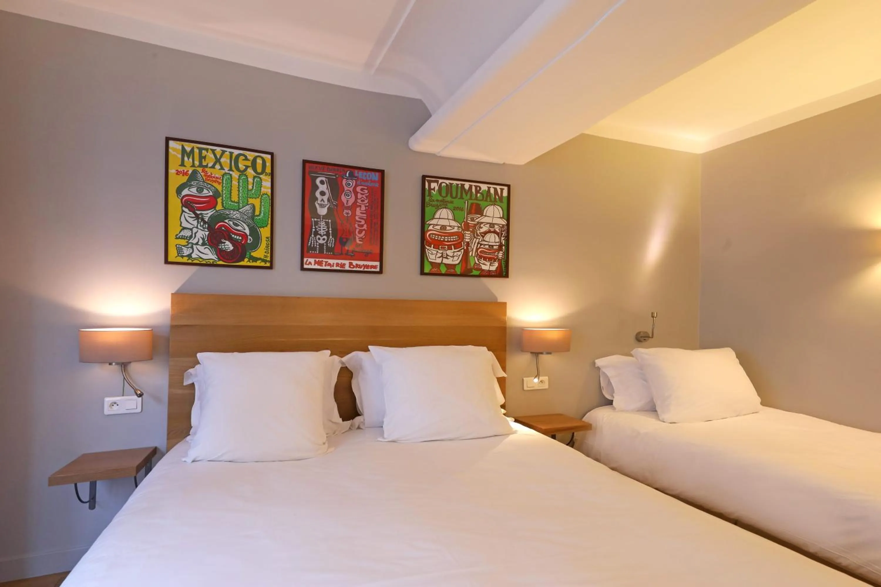 Bed in Hôtel Louvre Richelieu