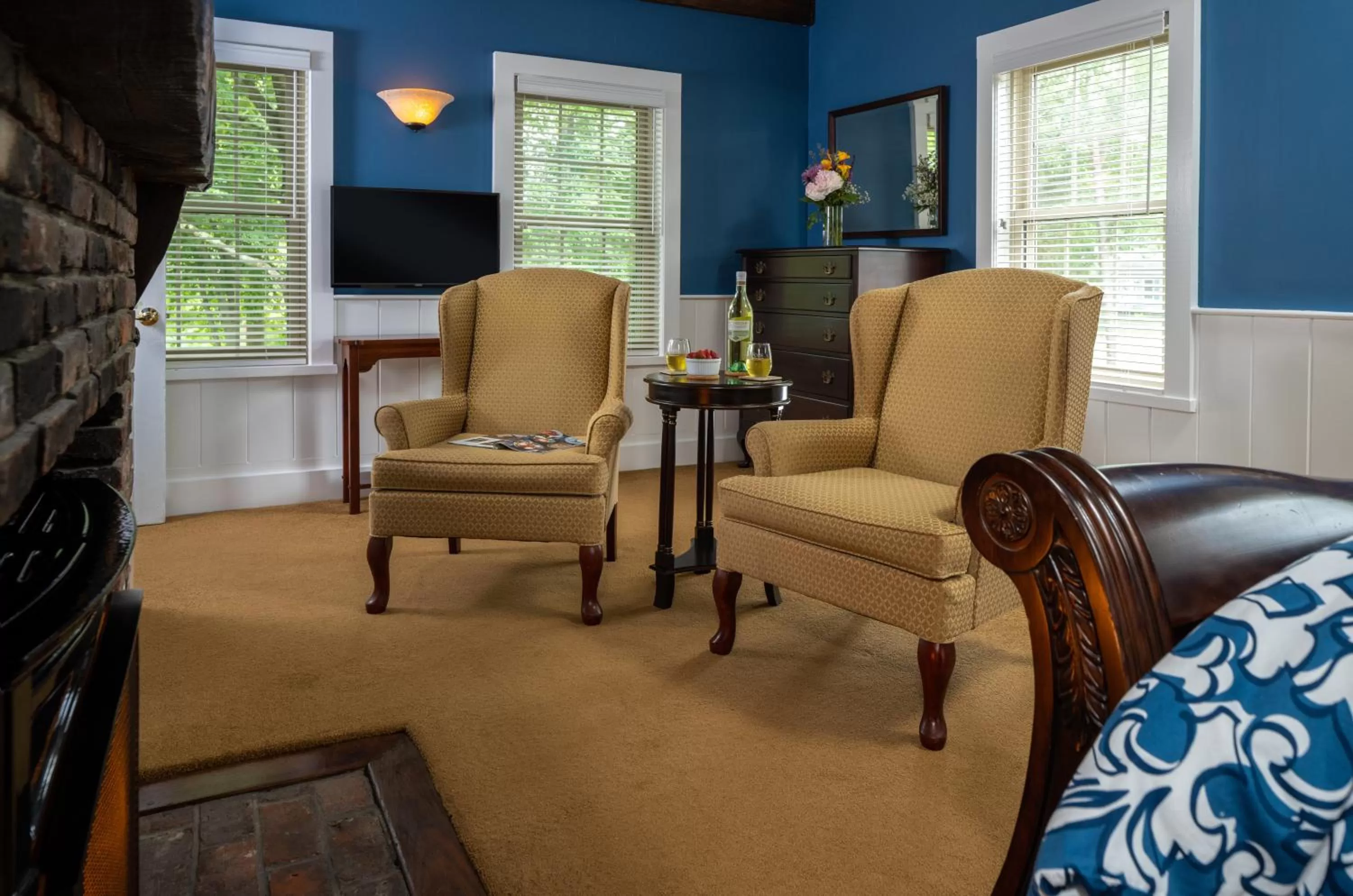 Deluxe Queen Room with Spa Bath in 1802 House Bed & Breakfast