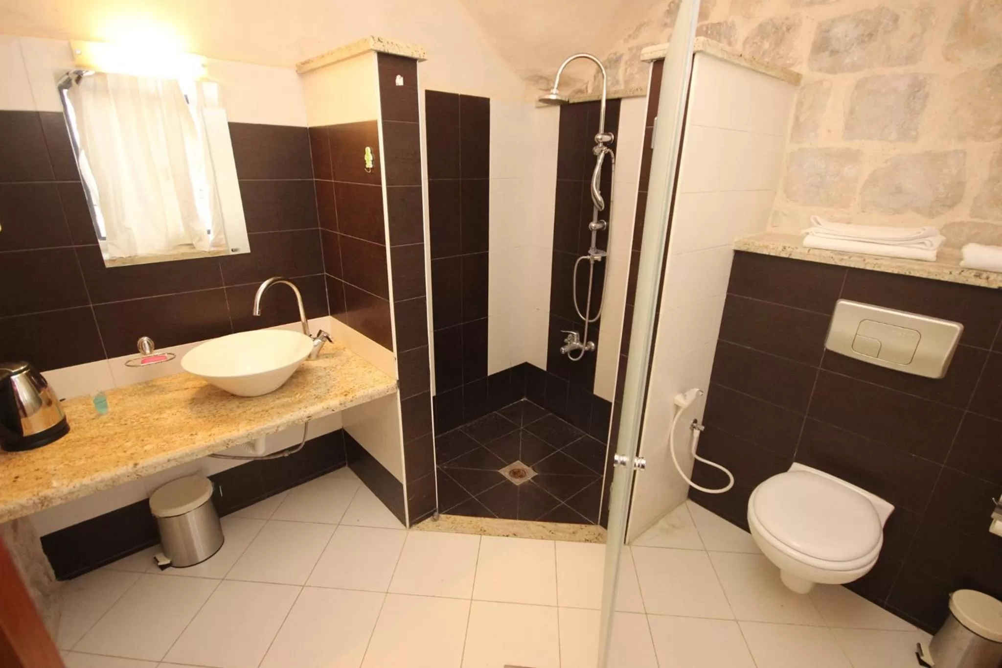 Photo of the whole room, Bathroom in Khan Alwakala Hotel