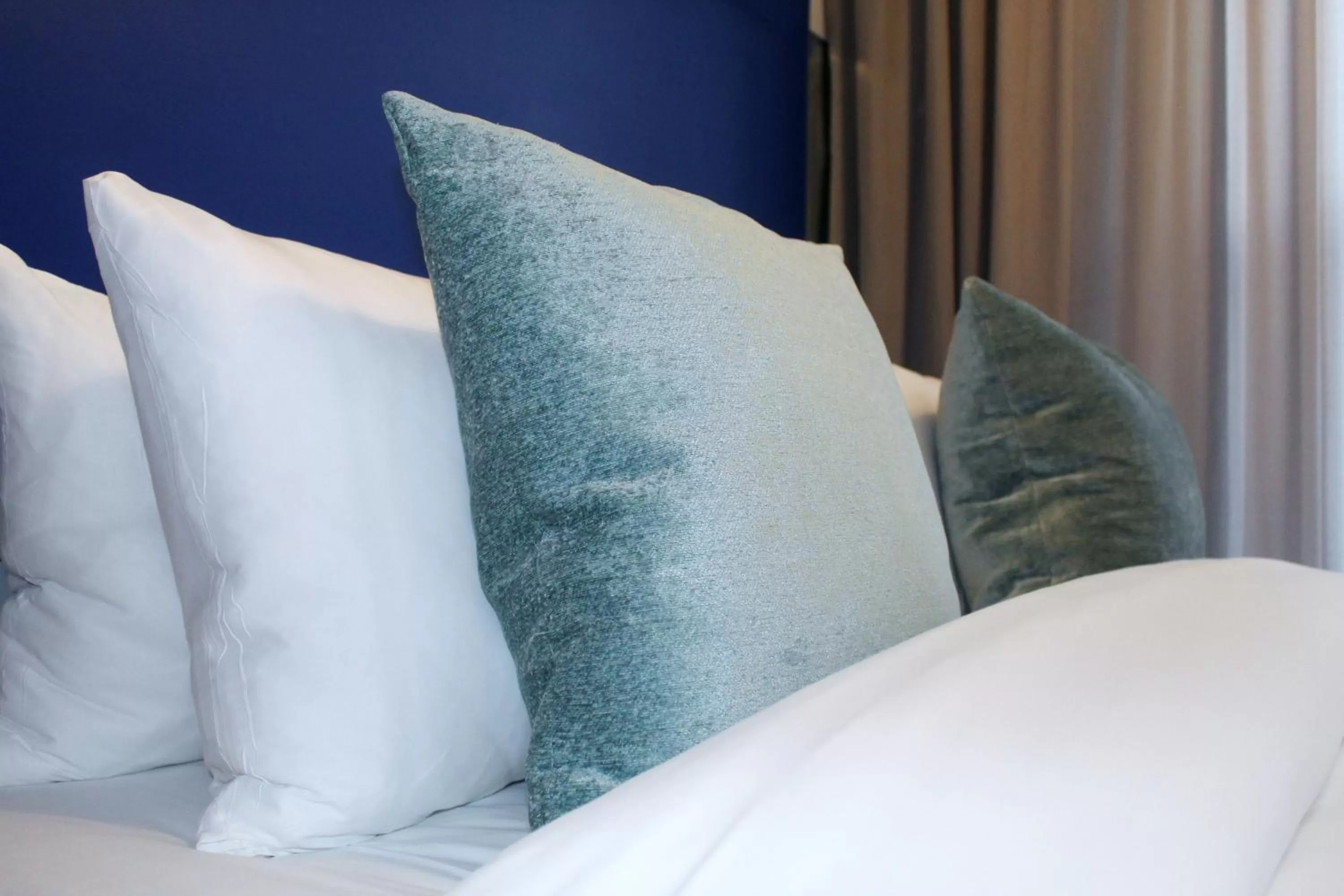 Bedroom, Bed in CG Kensington