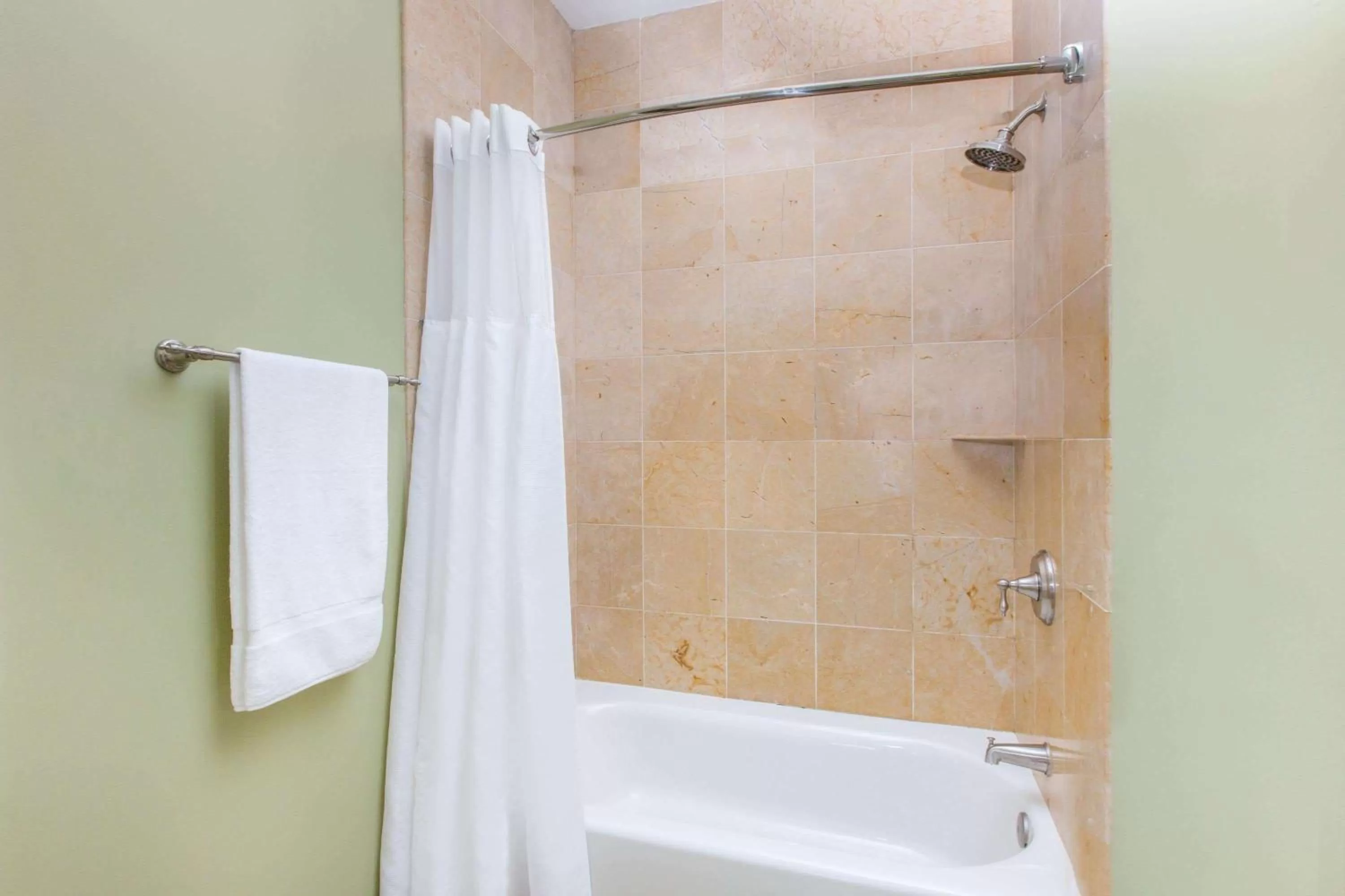 Bathroom in The George Washington - A Wyndham Grand Hotel