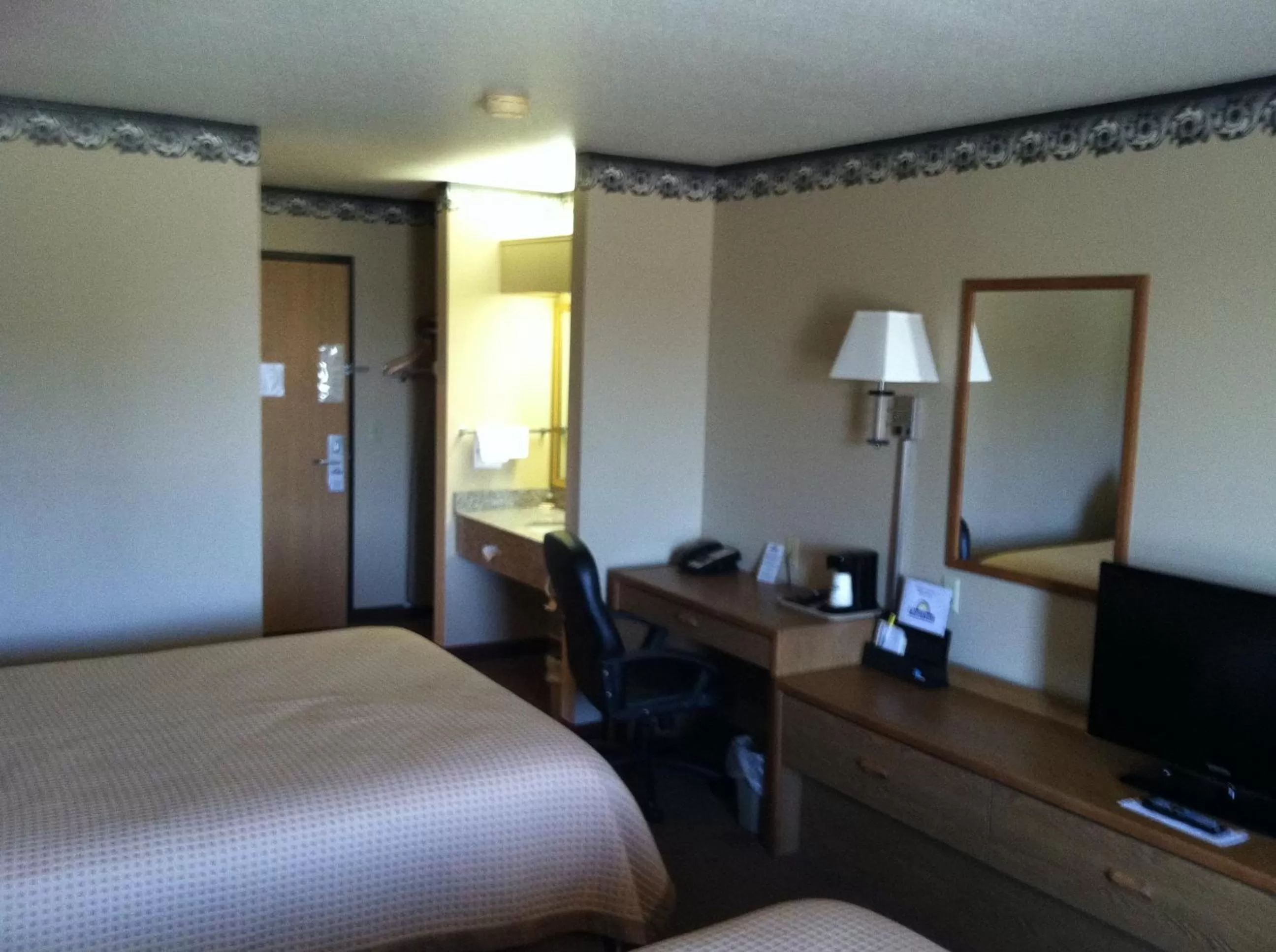 Bed in Days Inn by Wyndham Worthington