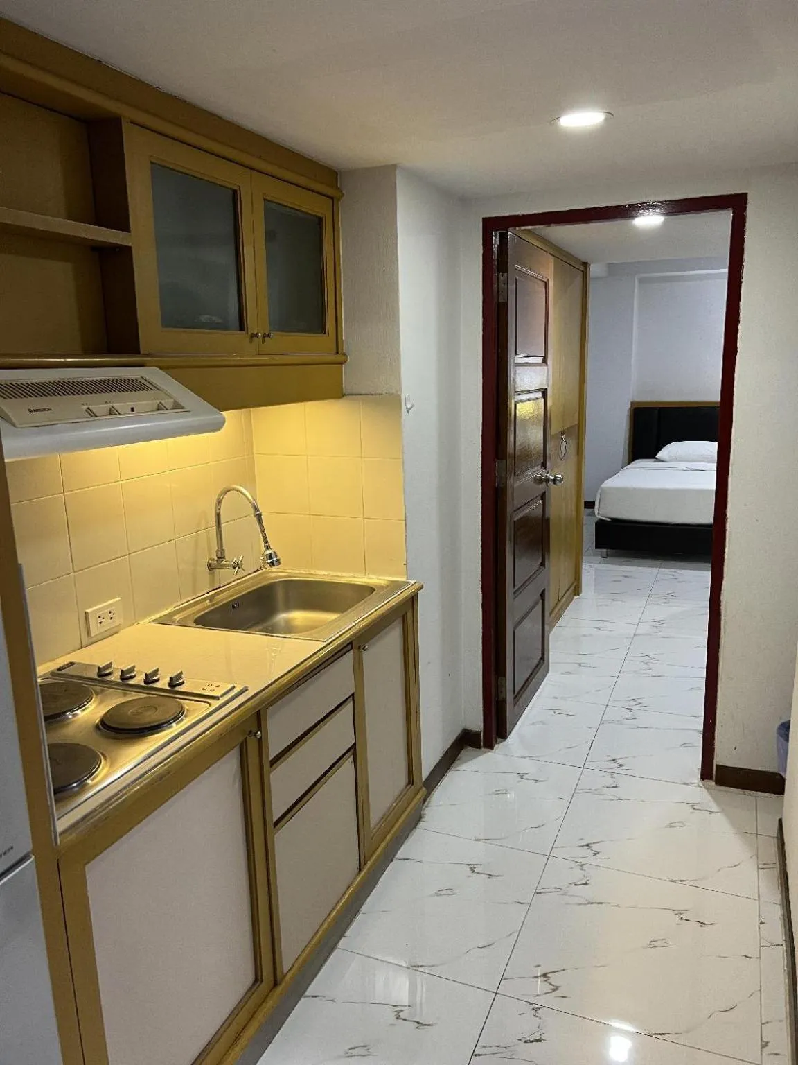Kitchen or kitchenette, Bed in Mall Suites Hotel