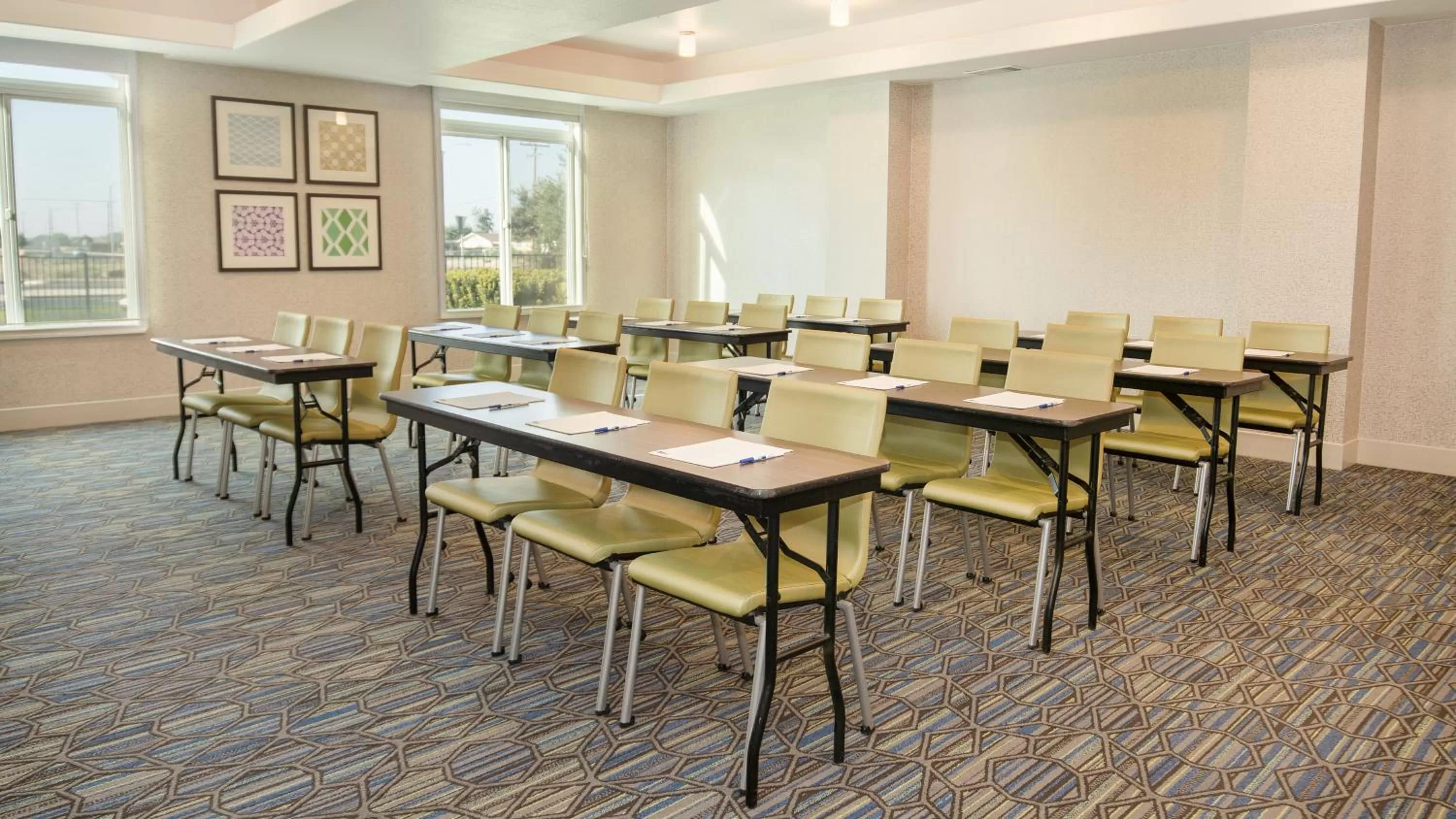 Meeting/conference room in Holiday Inn Express Porterville by IHG