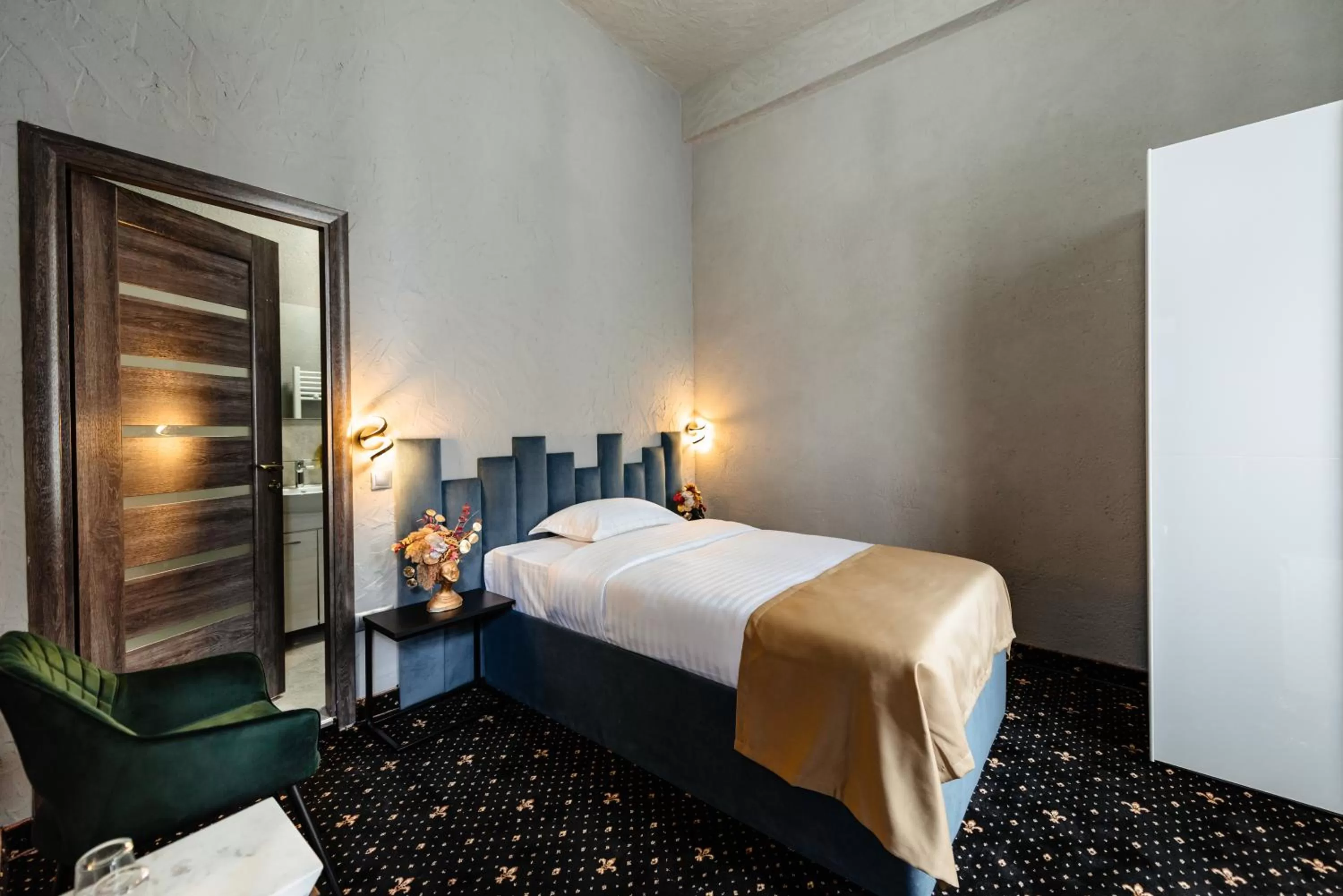 Photo of the whole room, Bed in Palace Bulevard Inn