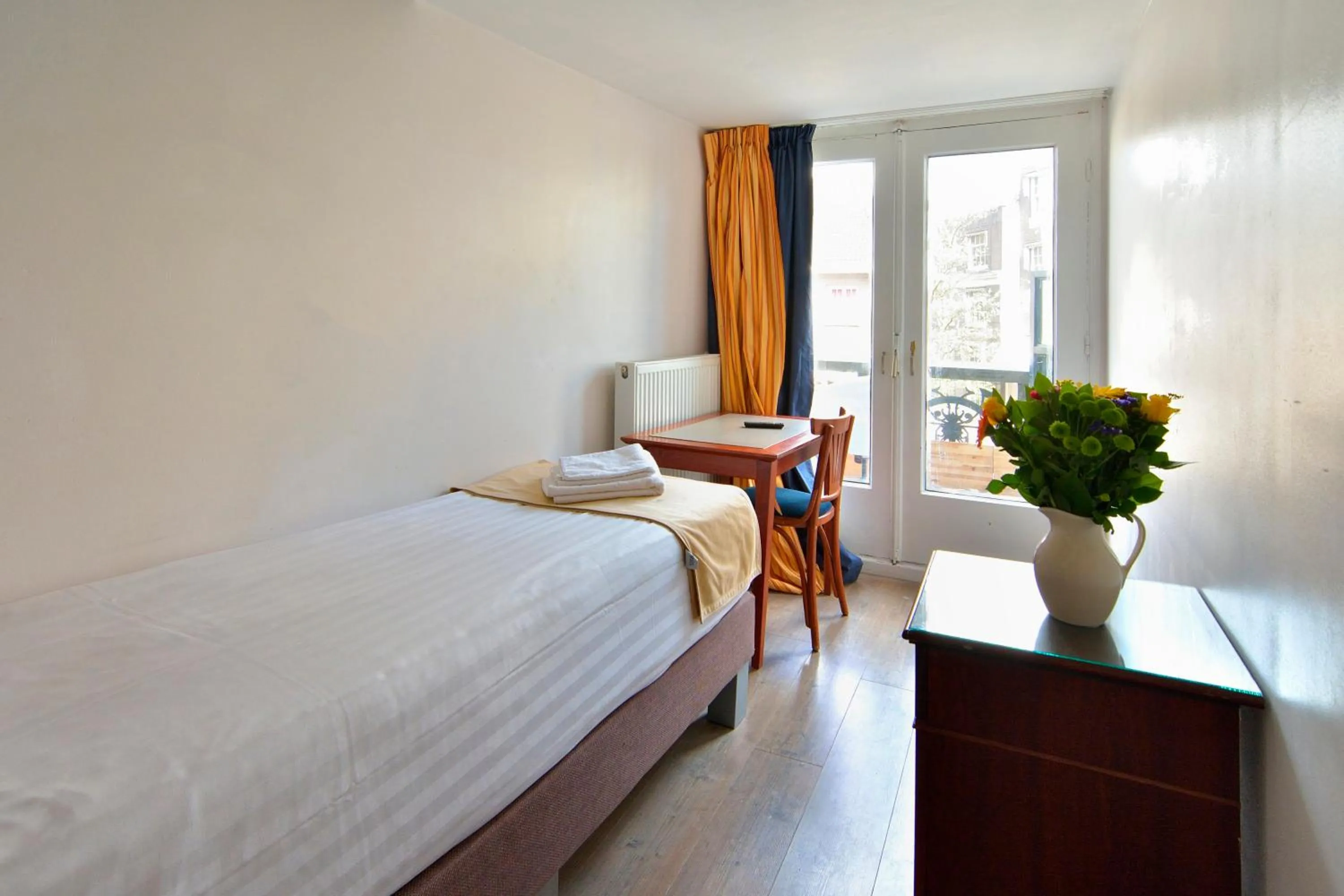 Bedroom, Bed in Hotel La Belle Vue