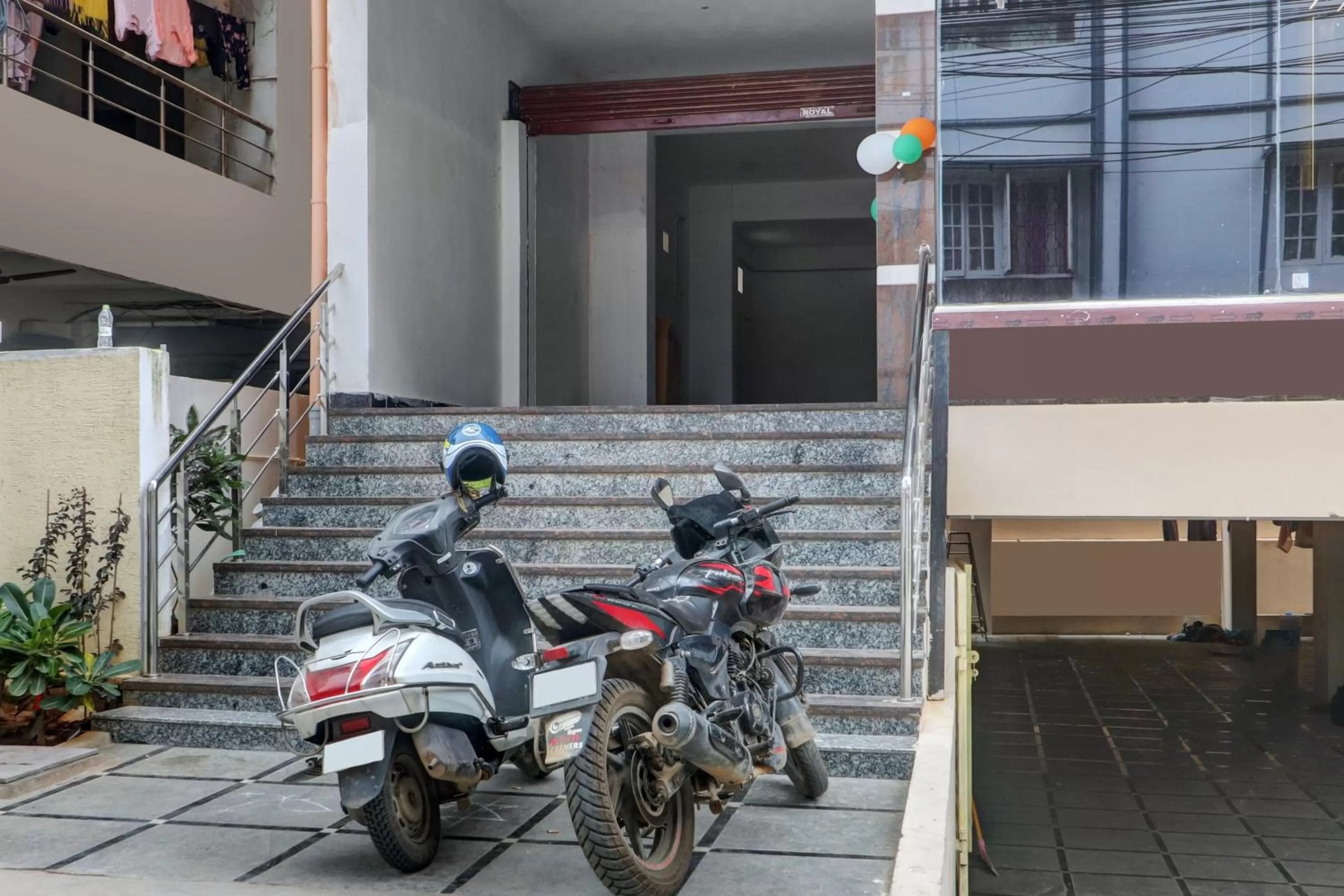 Facade/entrance in Super OYO Collection O Halcyon Madhapur