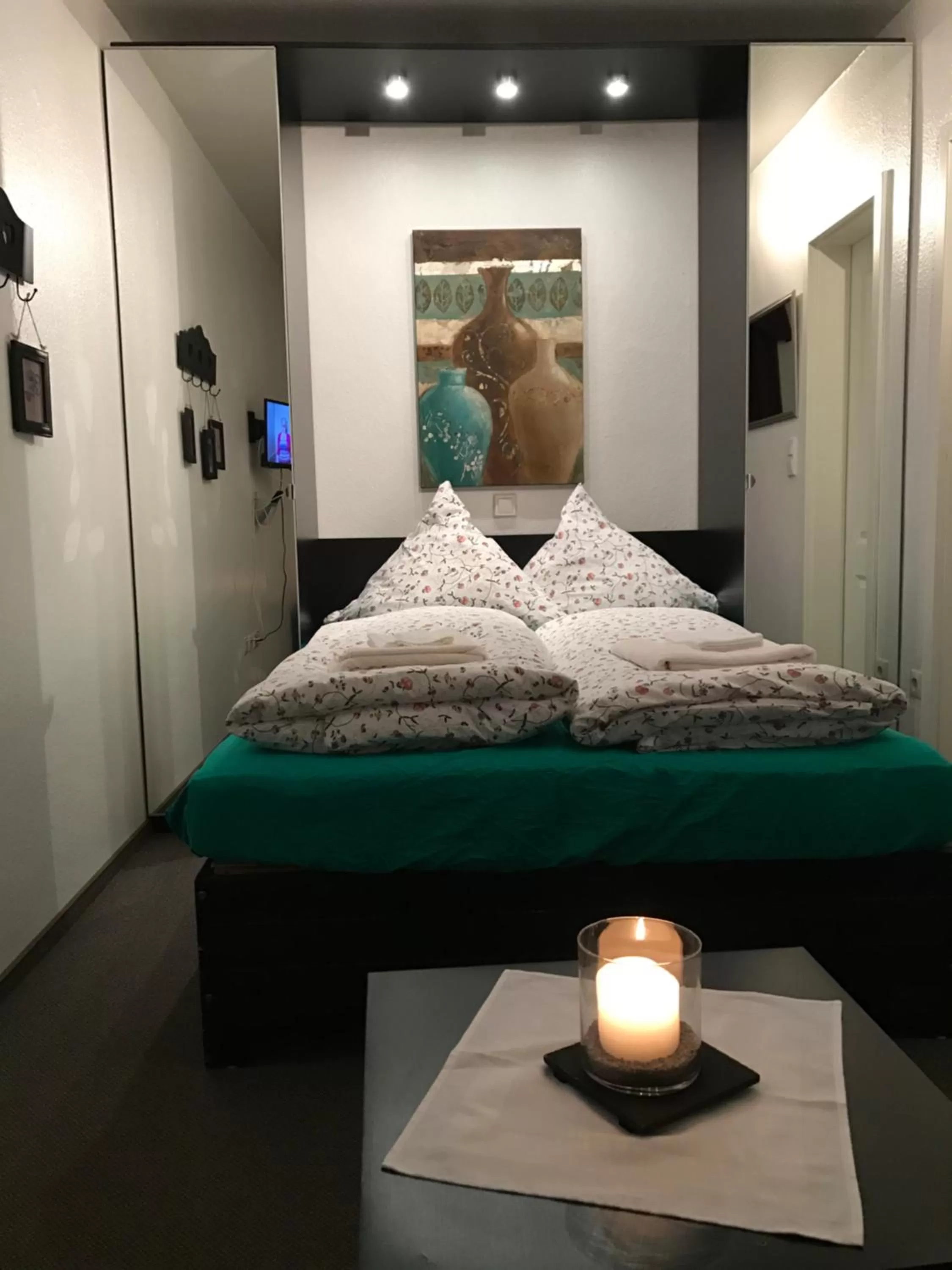 Photo of the whole room, Bed in Leezdorfer Hof