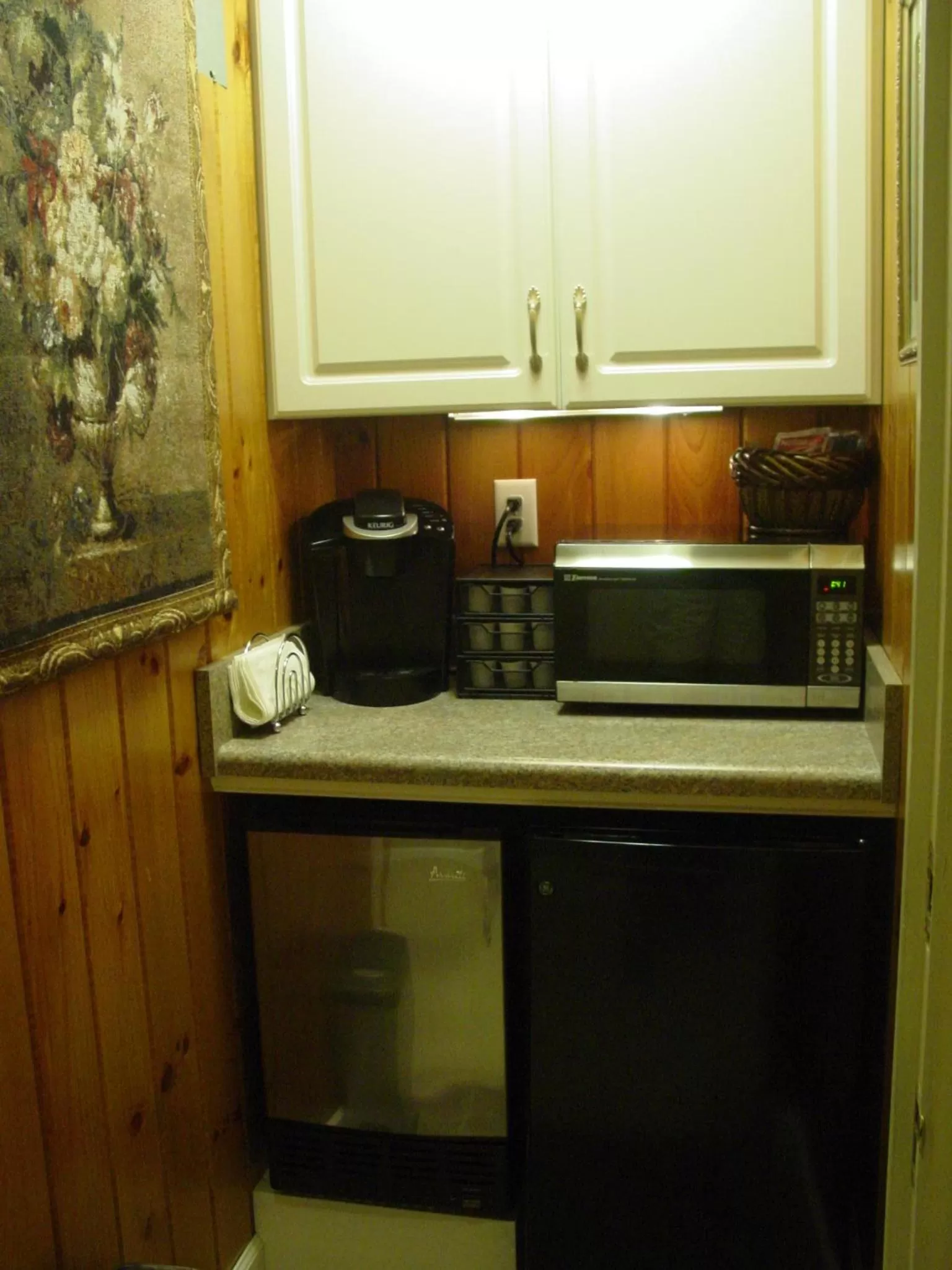 Coffee/tea facilities, Kitchen/Kitchenette in Brookside Mountain Mist Inn