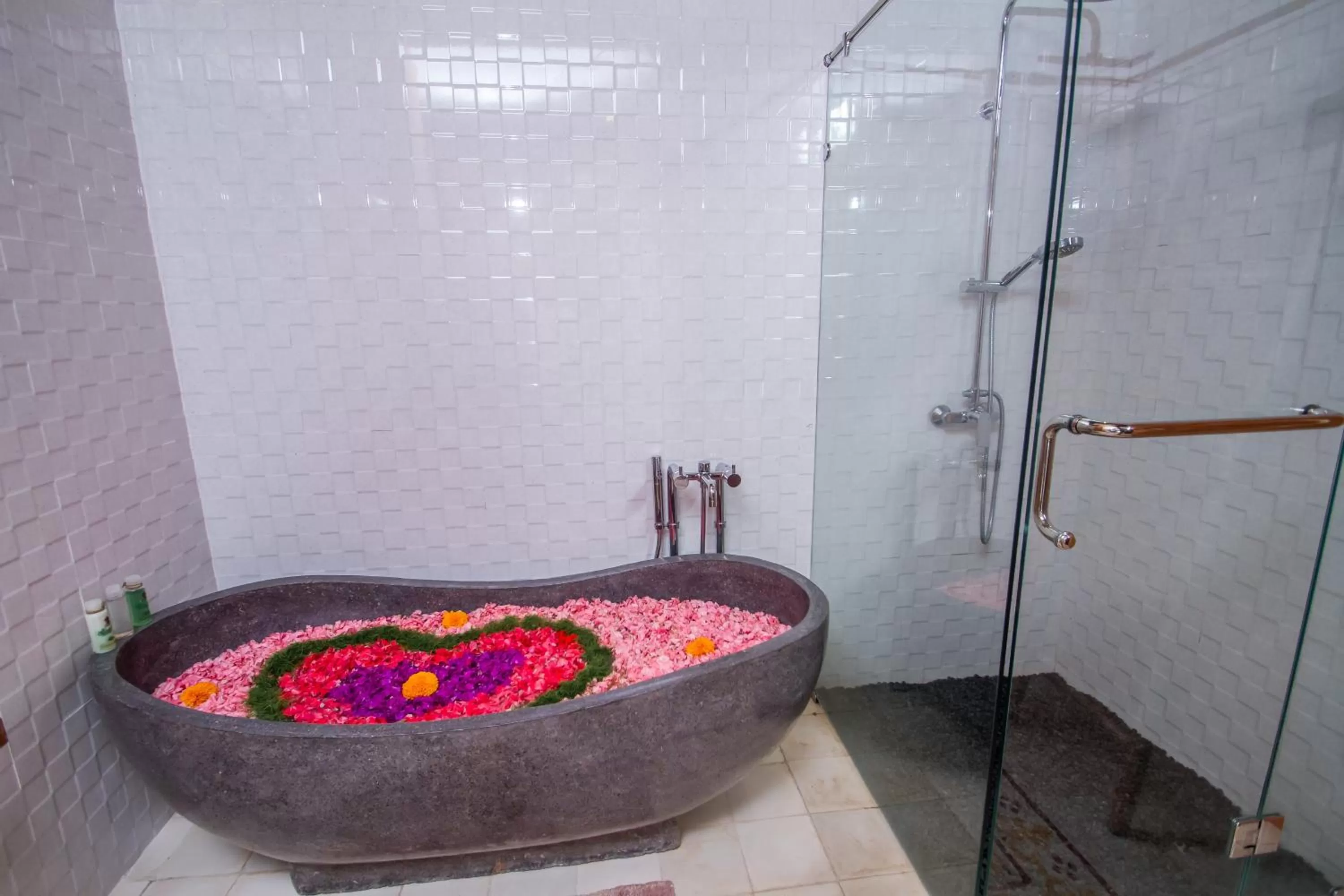 Shower in Gusde Tranquil Villas by EPS