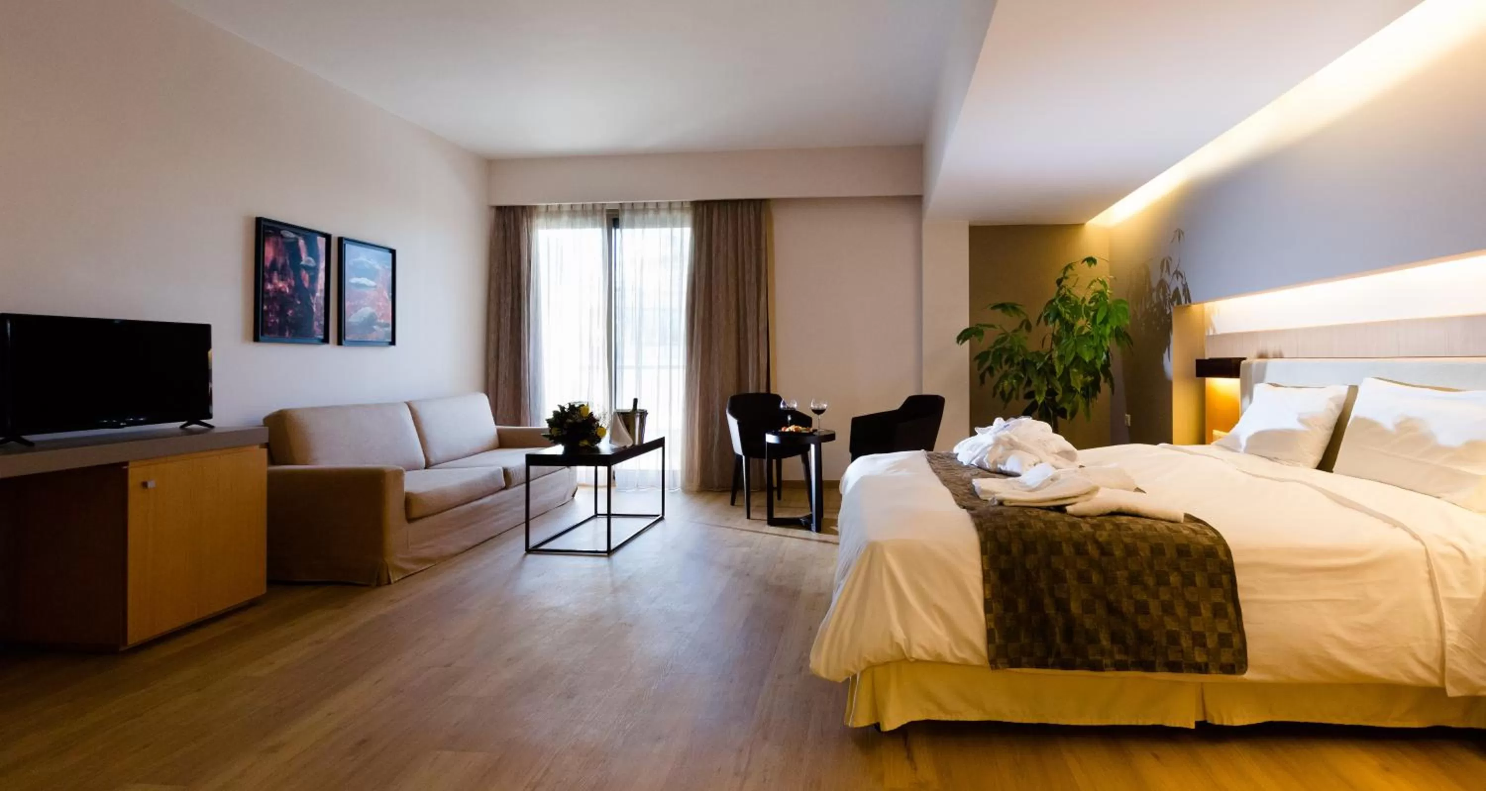 Photo of the whole room, Bed in Philippos Xenia Hotel