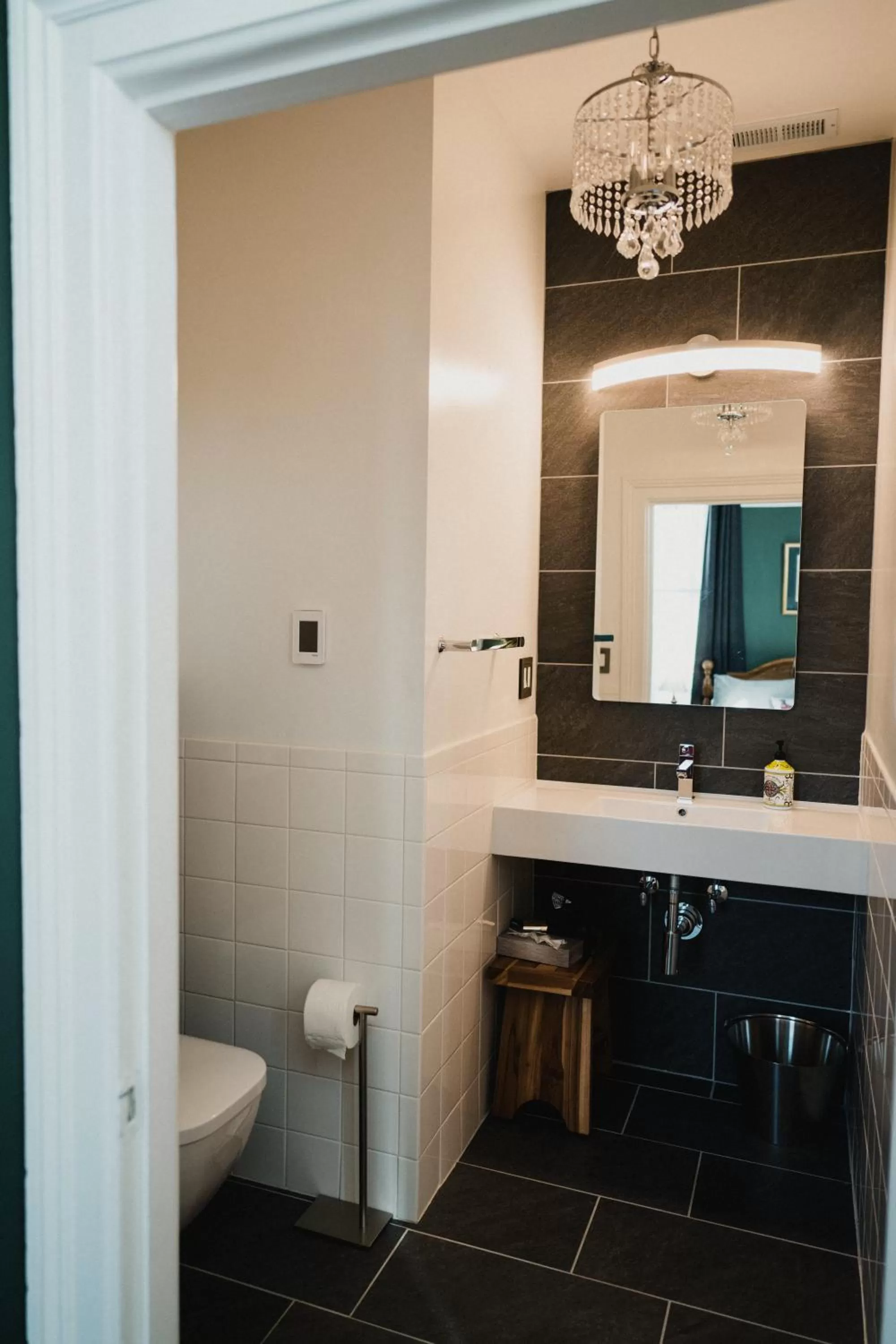 Bathroom in South Court Inn