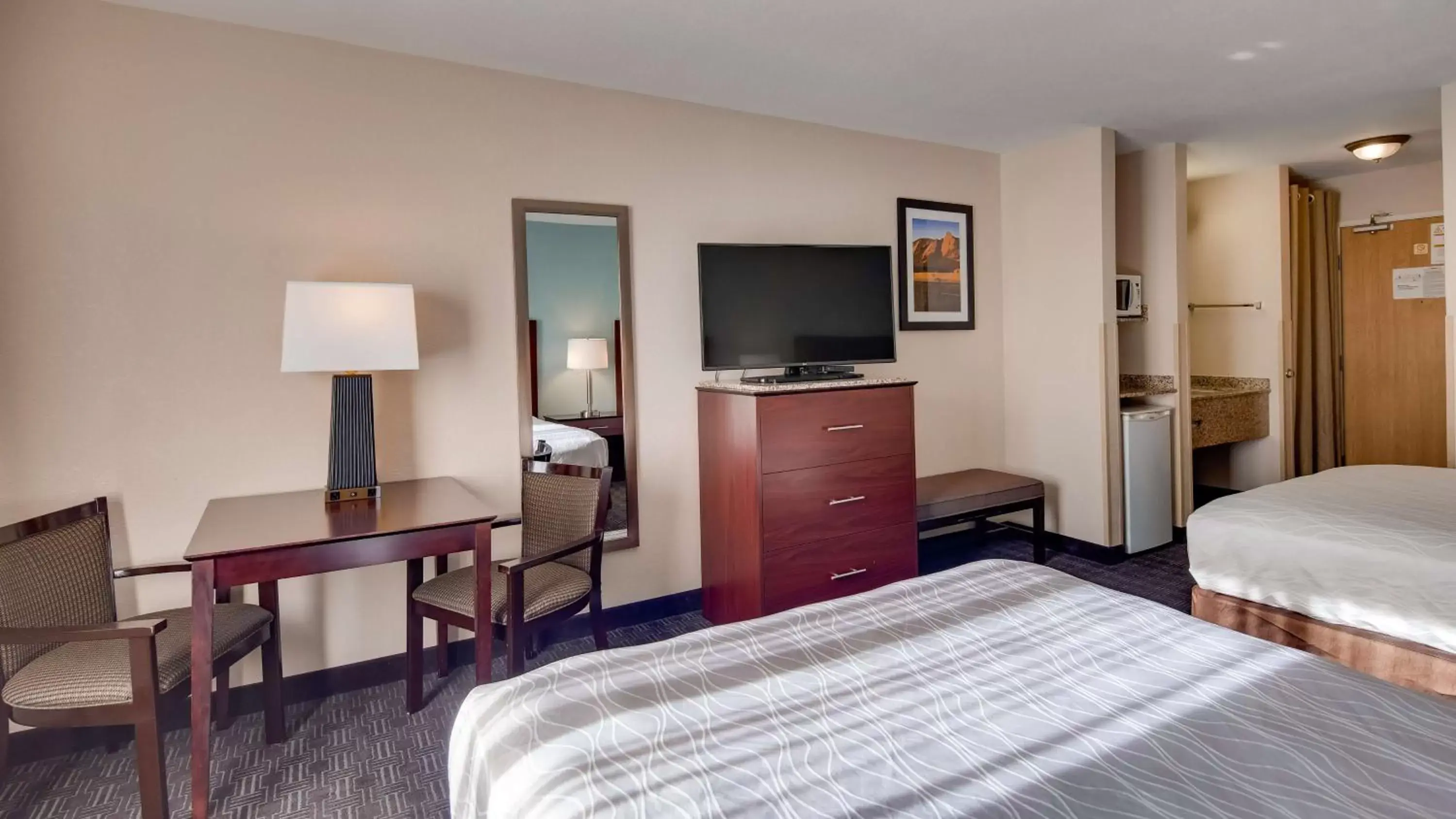 Queen Room with Two Queen Beds - Non-Smoking/Disability Access in Best Western Plus Gateway Inn & Suites - Aurora Queen Room with Two Queen Beds - Non-Smoking/Disability Access in Best Western Plus Gateway Inn & Suites - Aurora
