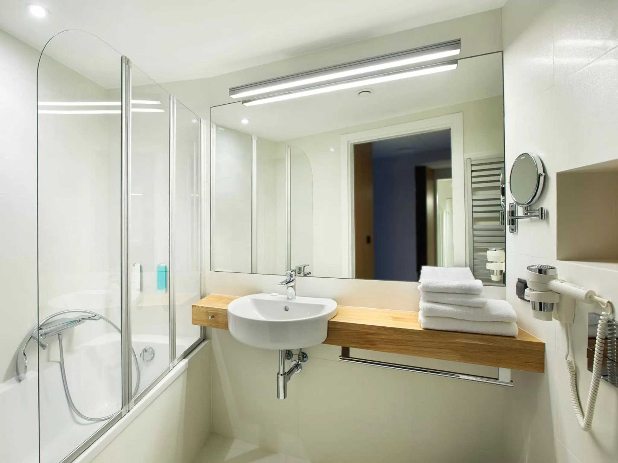 Bathroom in Regatta Hotel Restauracja Spa