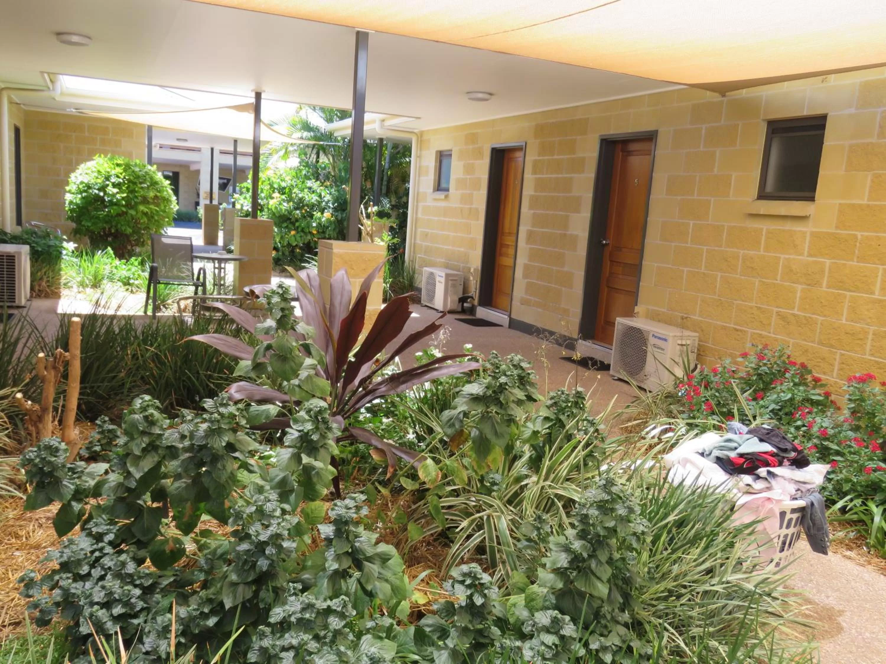 Emerald Gardens Motel & Apartments