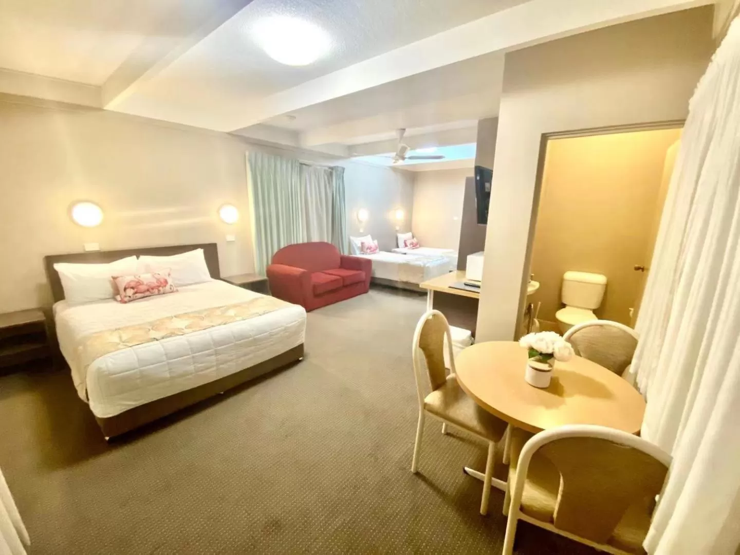 Bedroom, Bed in Apollo Motel Parkes