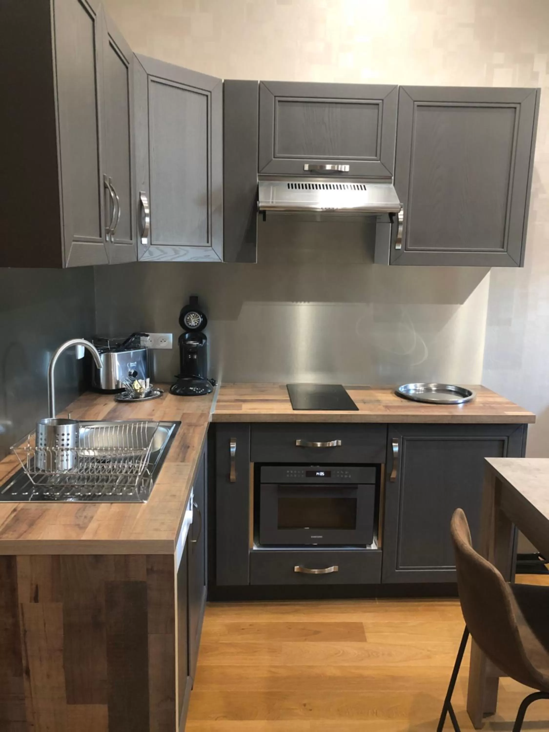 Kitchen or kitchenette in Hôtel & Appartements Le Florence