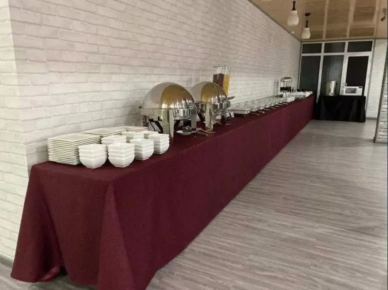 Restaurant/places to eat, Kitchen/Kitchenette in Comfort Hotel