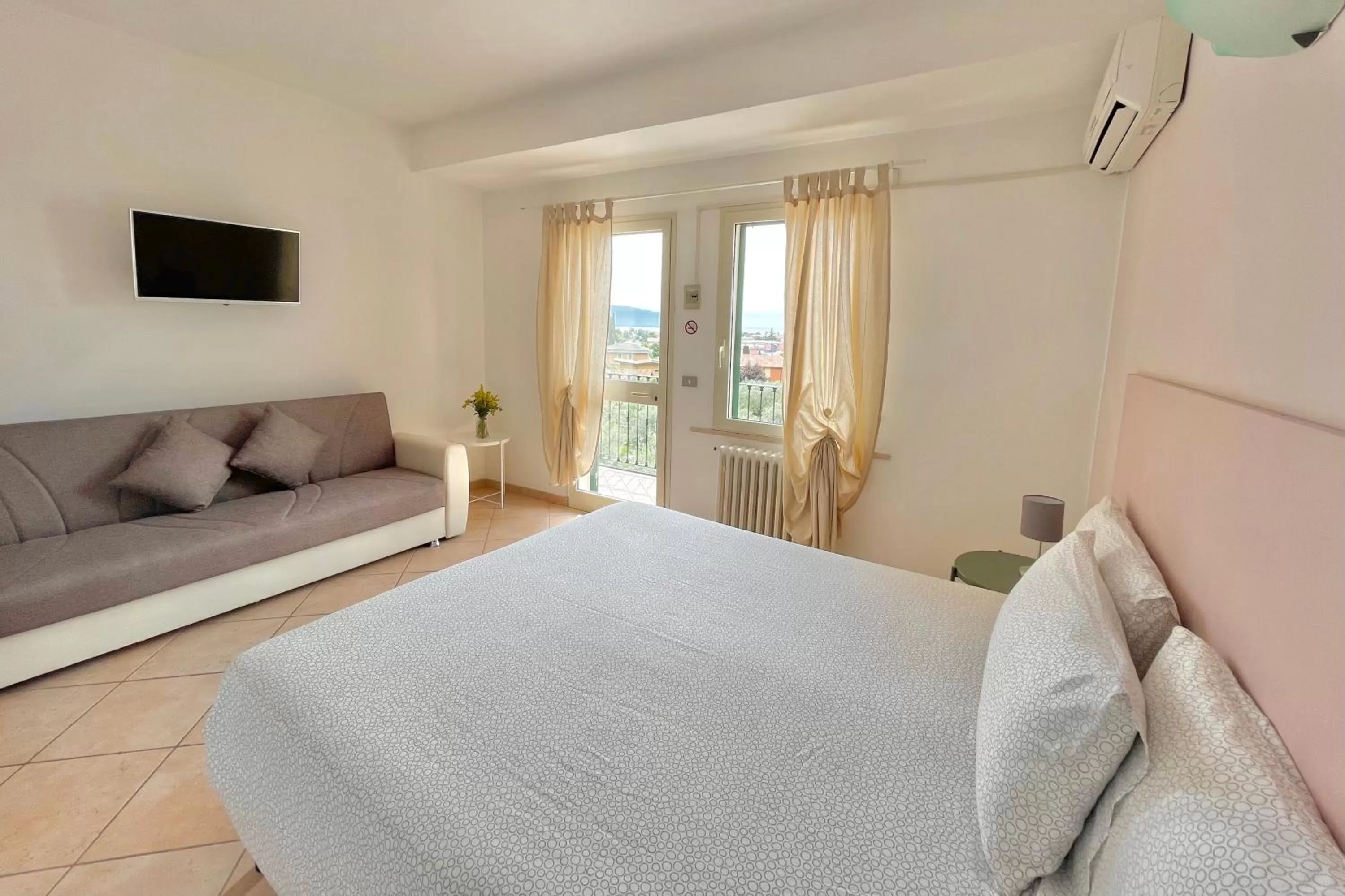 Photo of the whole room, Bed in Albergo Vittoria