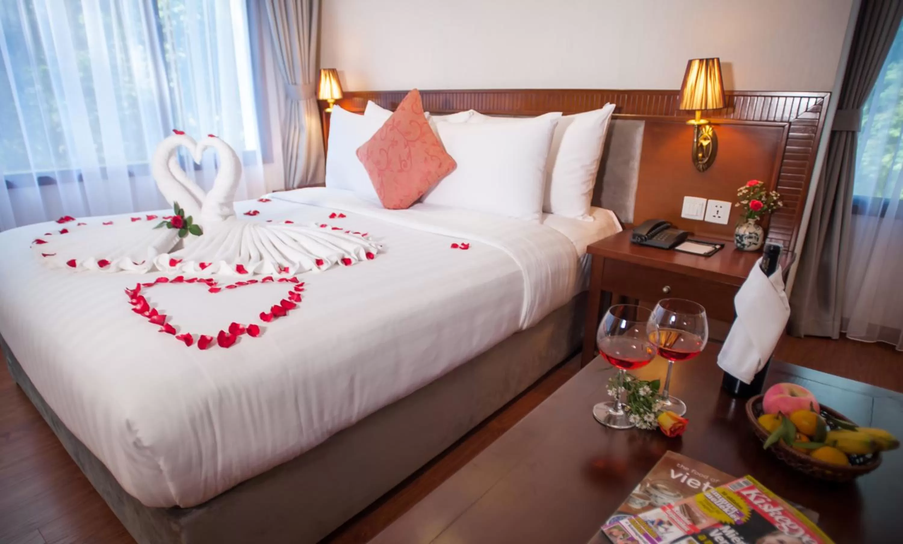 Bed in Mon Regency Hotel