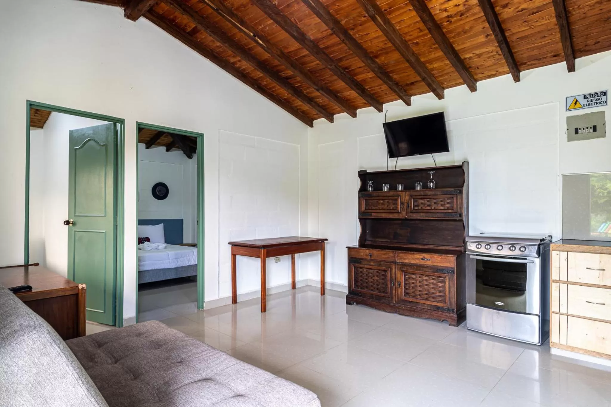 TV/Entertainment Center in Soy Local Guatape