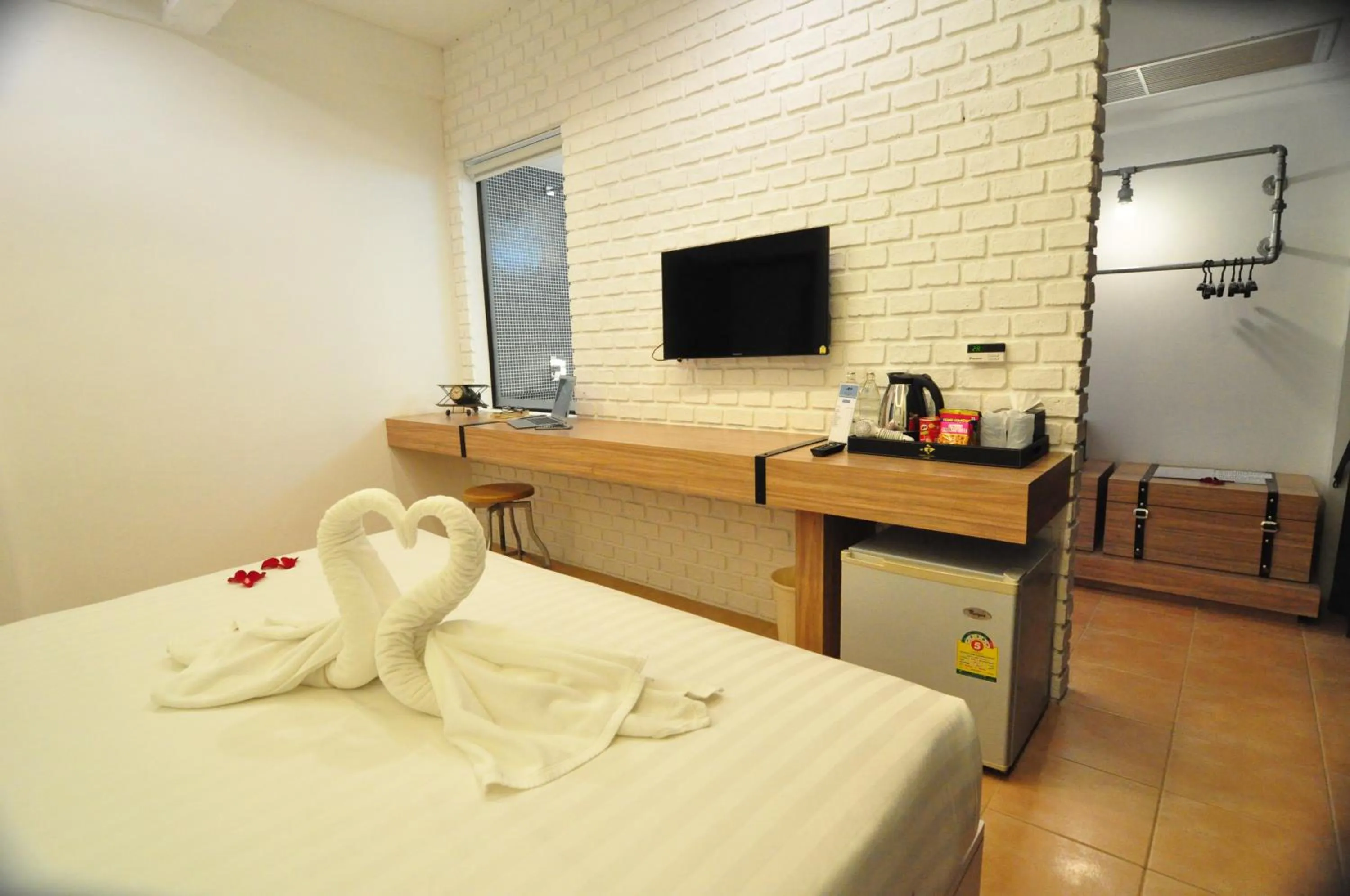 Bedroom, Bed in Forty Winks Phuket Hotel