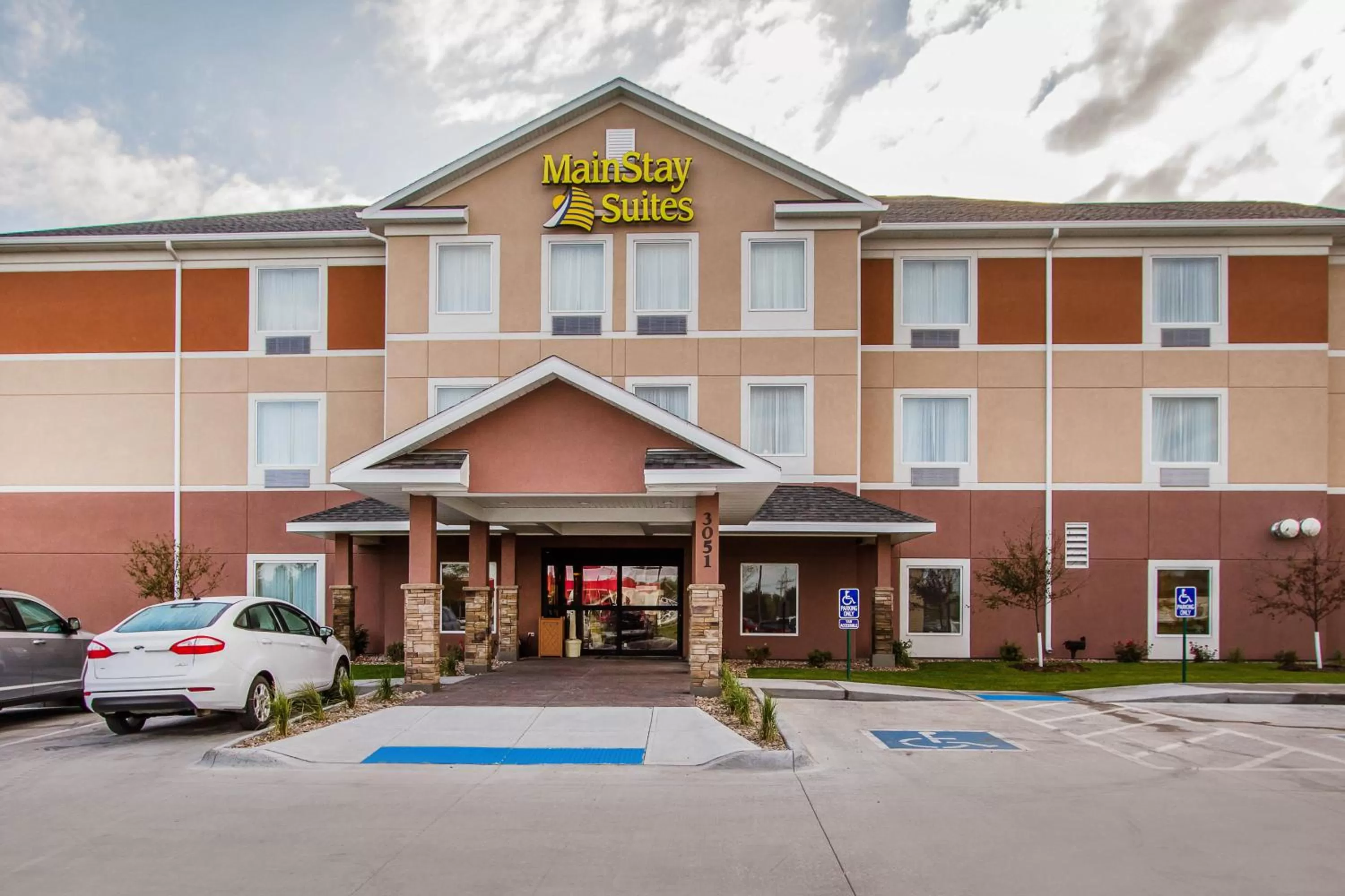Facade/entrance in MainStay Suites Grand Island