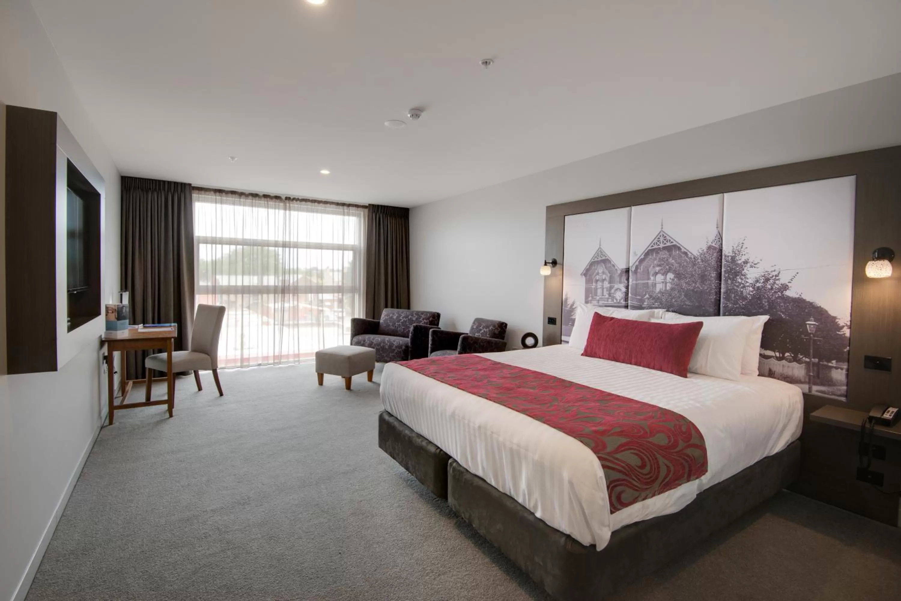 Photo of the whole room, Bed in Mercure Warragul