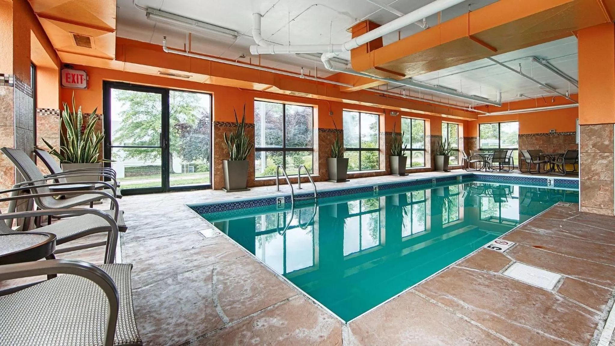 Swimming pool in Comfort Inn & Suites Copley Akron