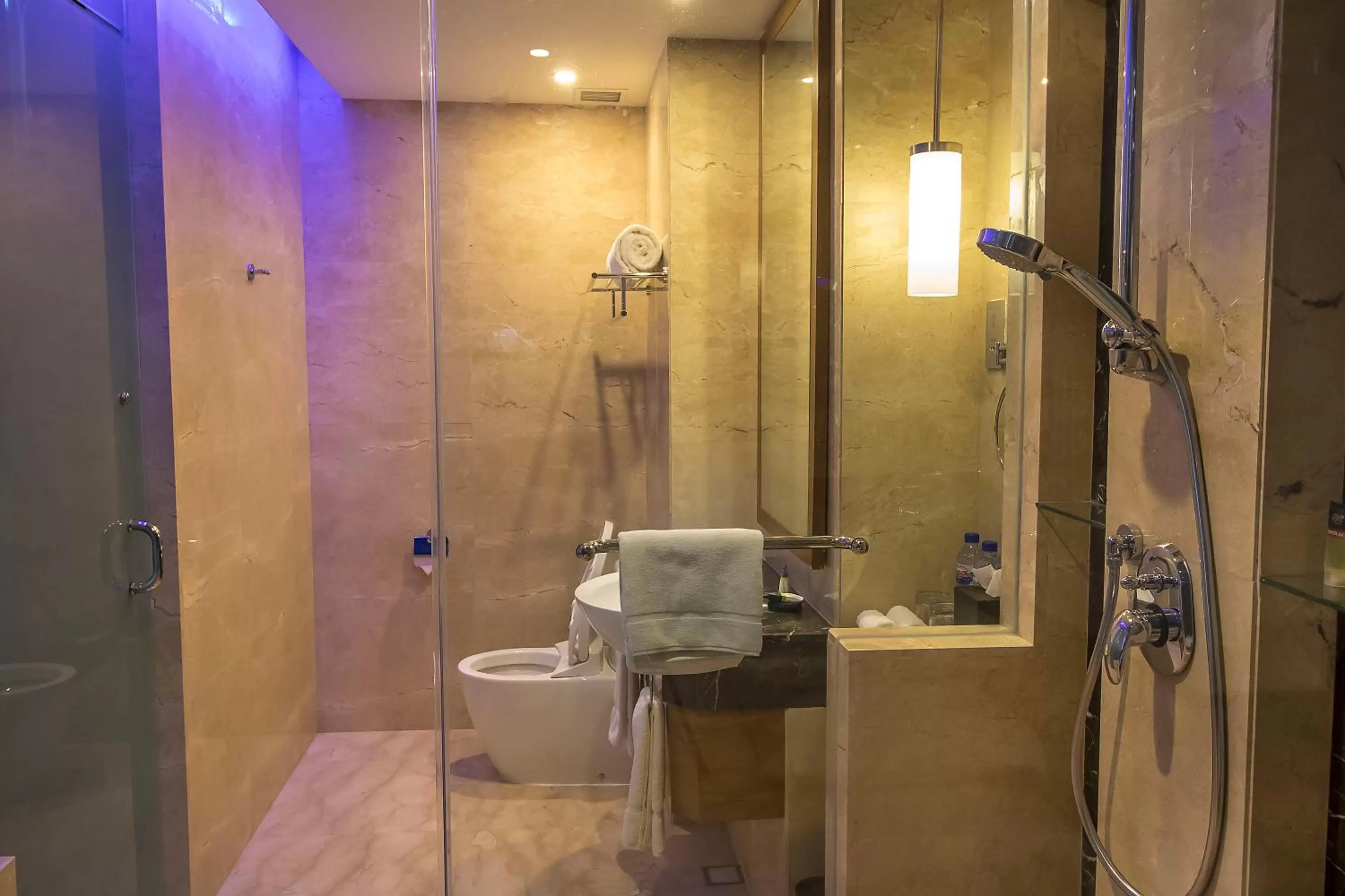 Shower in Four Points by Sheraton Manado