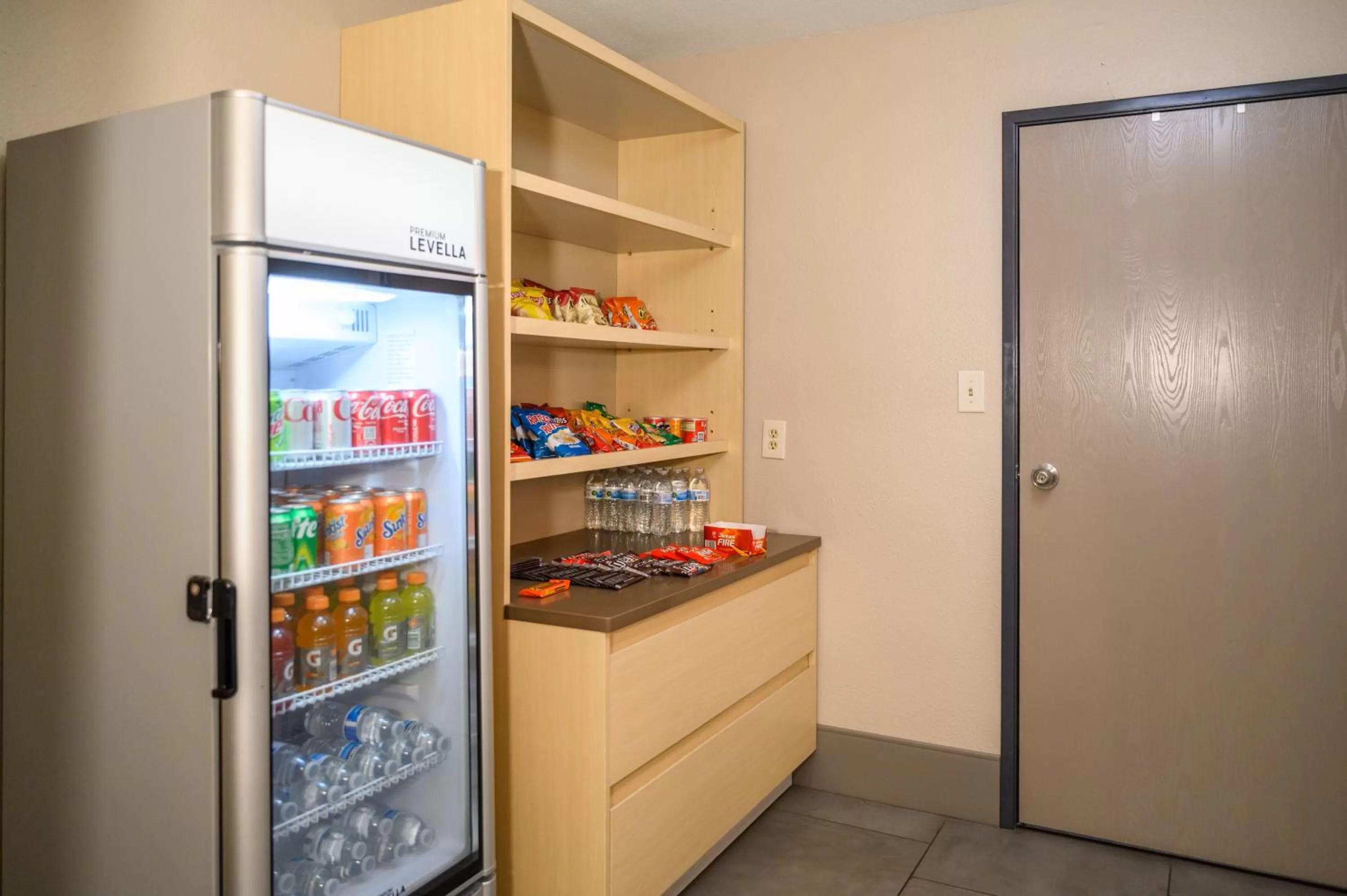 oven in Country Inn & Suites by Radisson, Greenfield, IN