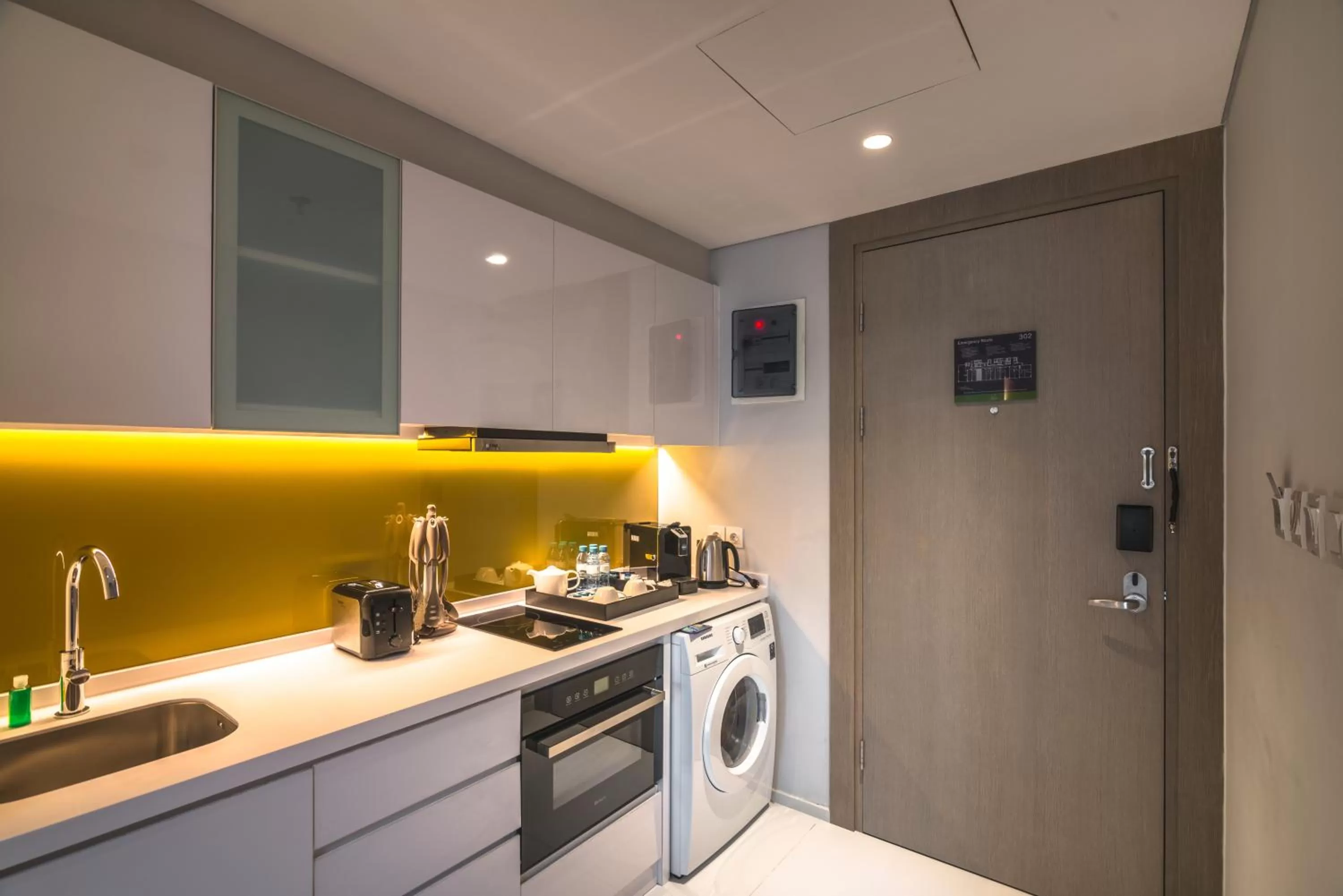 Coffee/tea facilities in Oakwood Hotel & Residence Surabaya