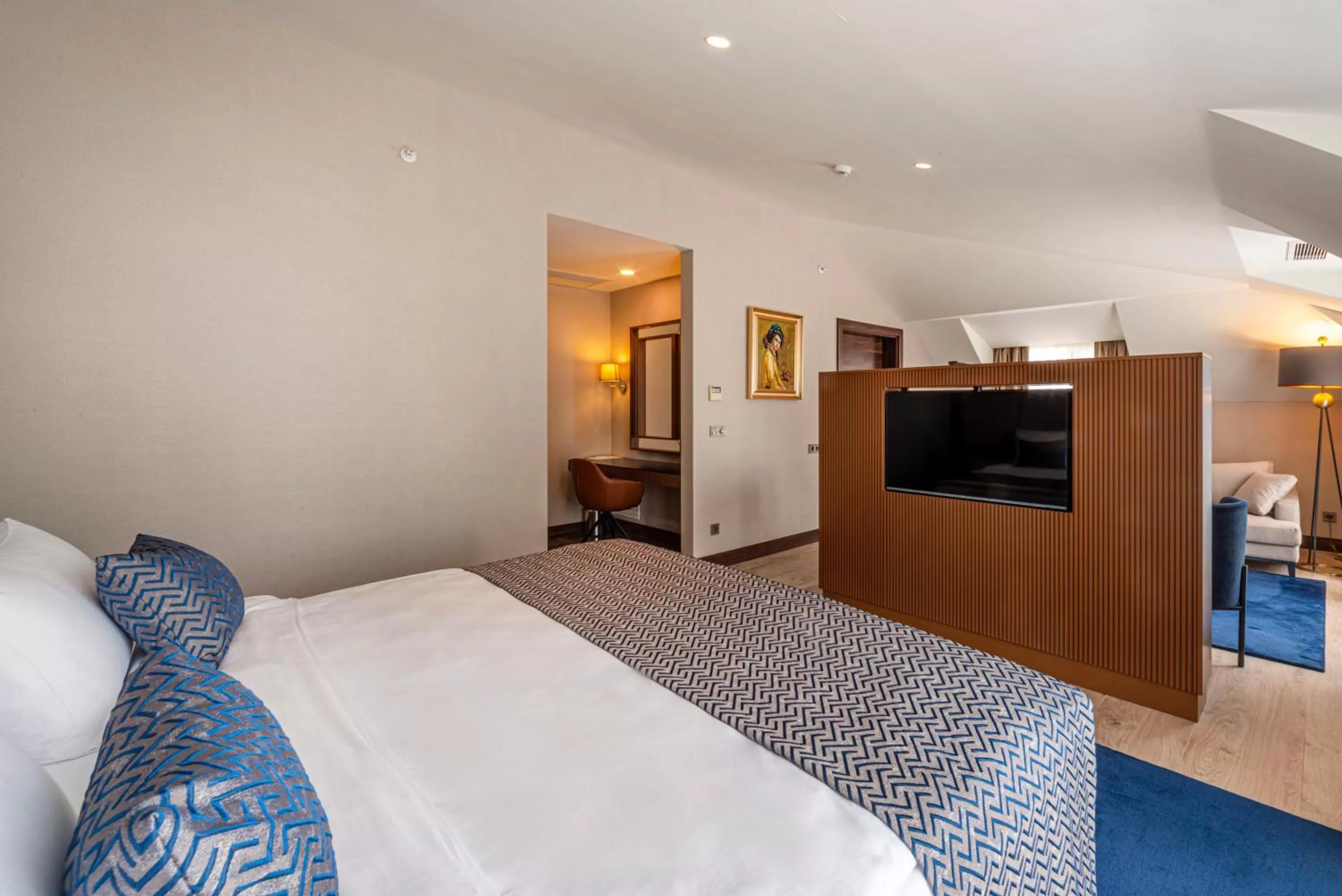 Photo of the whole room, Bed in TRYP By Wyndham Istanbul Sisli Hotel