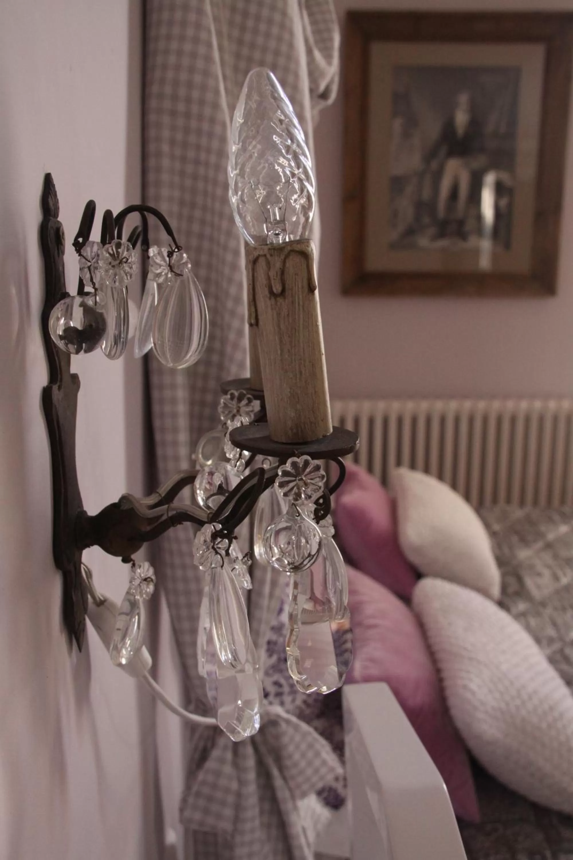 Decorative detail, Bed in Domaine Le Castelet