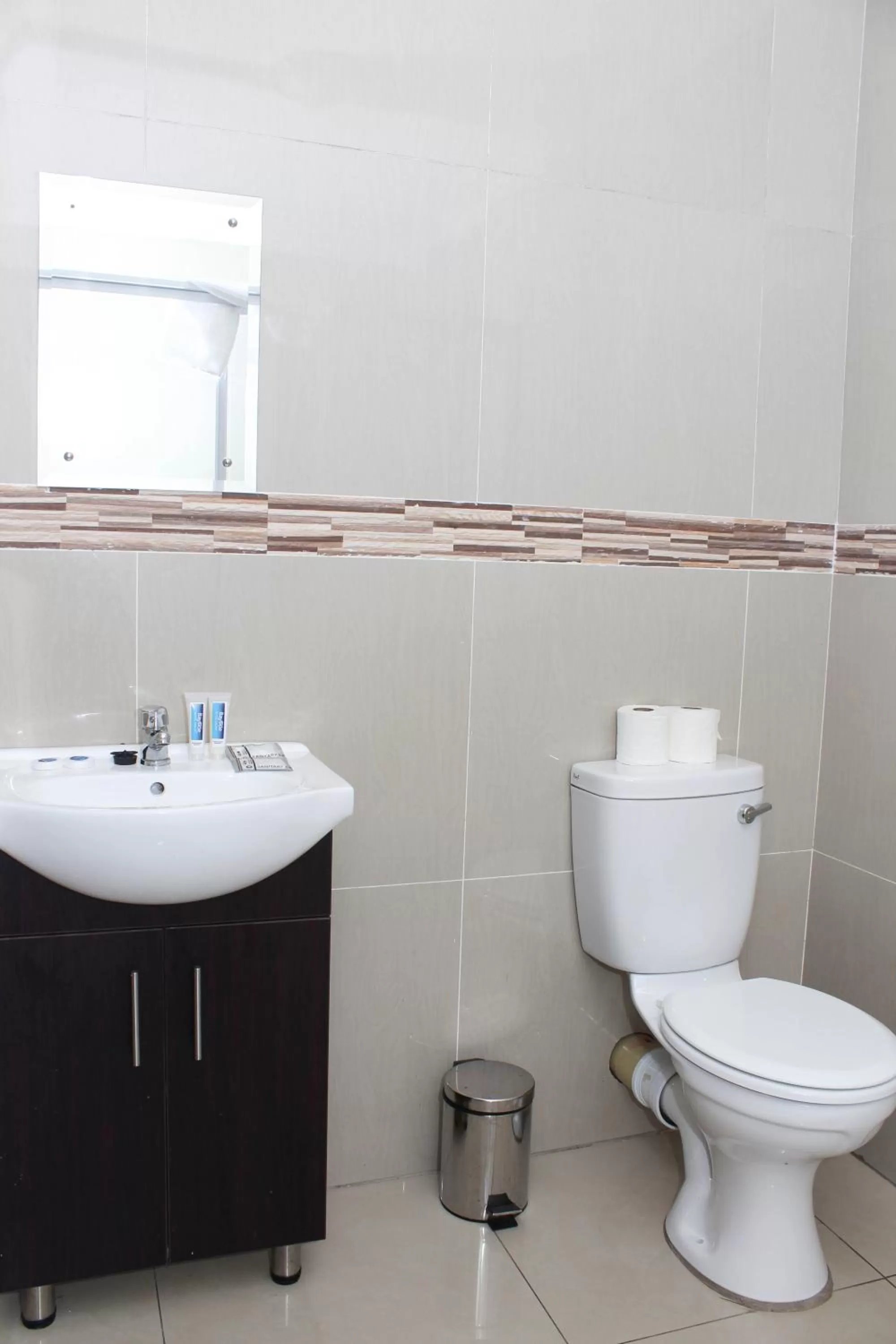 Toilet in Bayside Hotel 100 Pixley Kaseme Street (West Street)