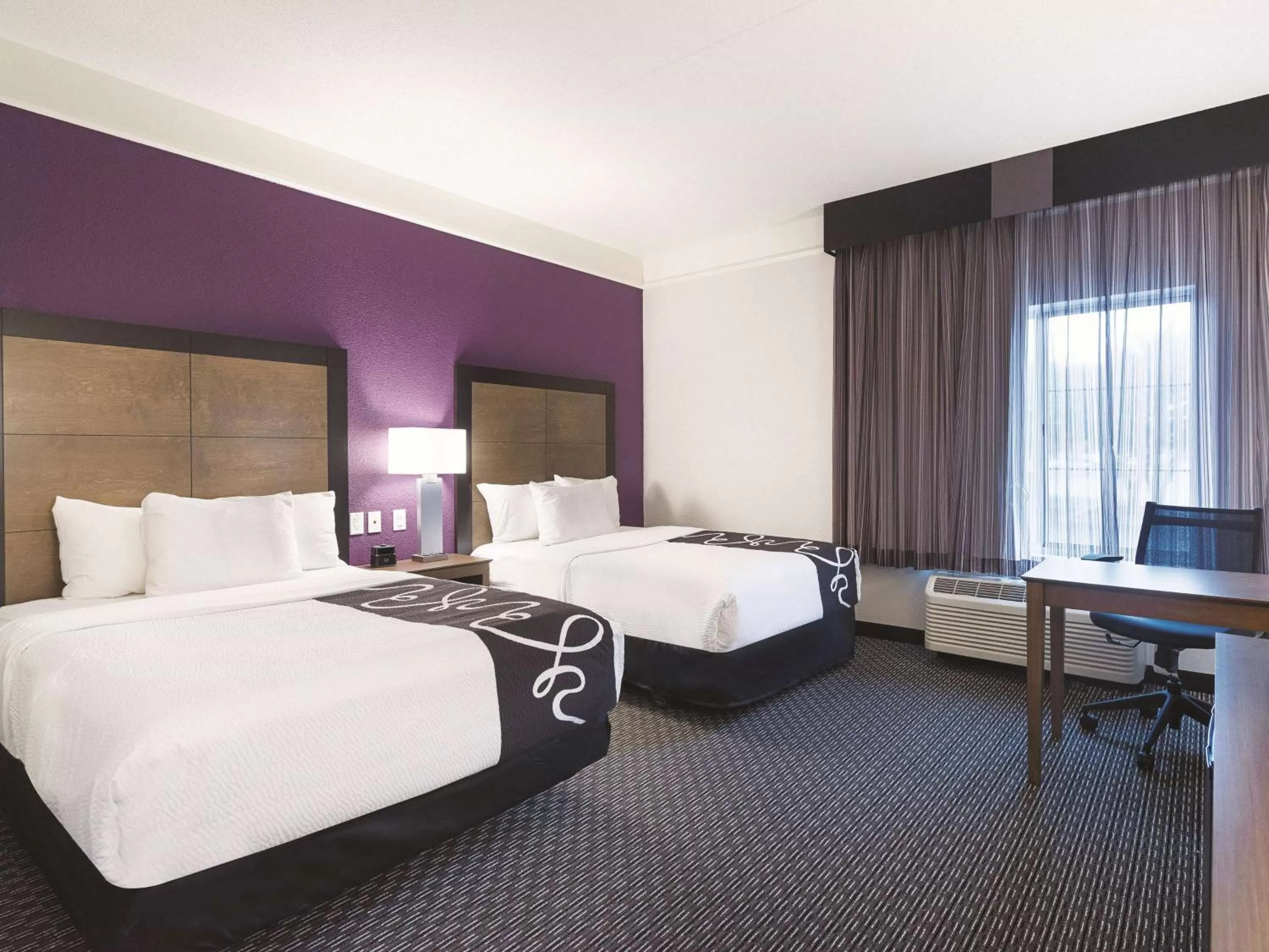 Photo of the whole room, Bed in La Quinta by Wyndham Oklahoma City - NW Expwy